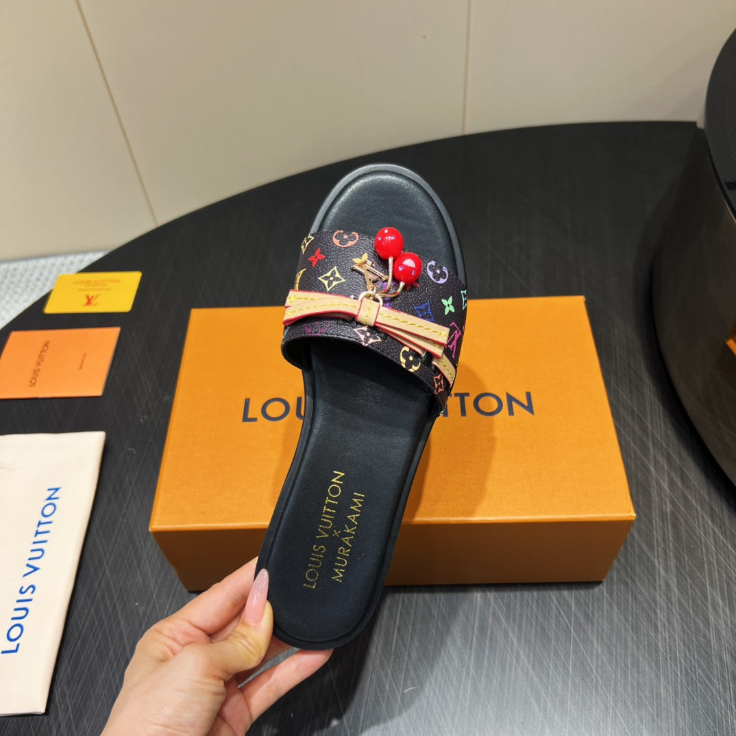 LV SLIDE SANDALS LOGO PRINT 25S IN BLACK CALFSKIN WITH CHERRY BLOSSOM BUCKLE、mysite、Cacoeks