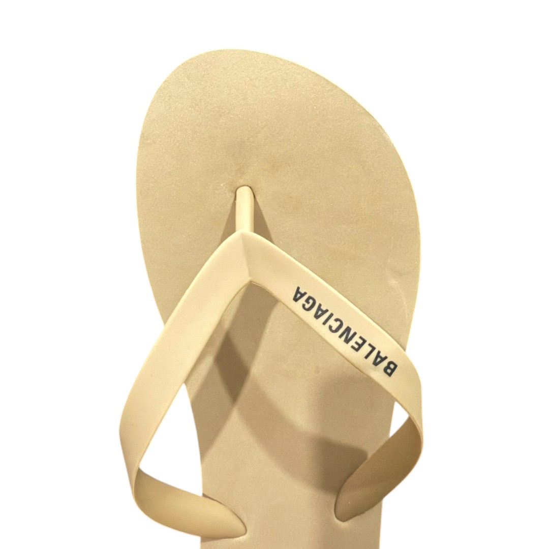 Balenciaga Thong Sandal in Beige、mysite、Cacoeks