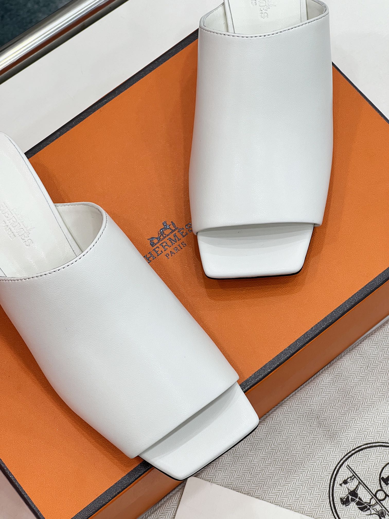 IDOLE SANDAL IN WHITE CALFSKIN、mysite、Cacoeks