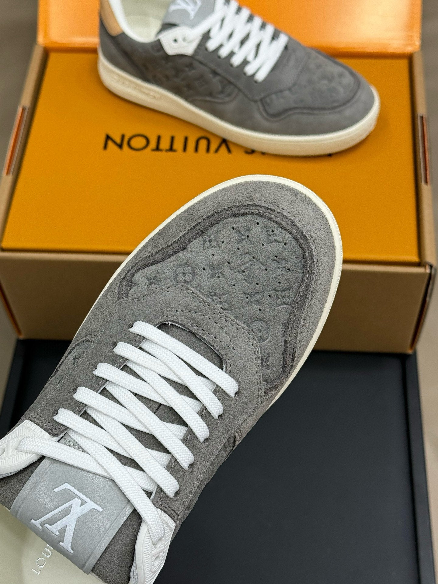 STADIUM SNEAKER IN DOVE GRAY EMBOSSED MONOGRAM SUEDE、mysite、Cacoeks