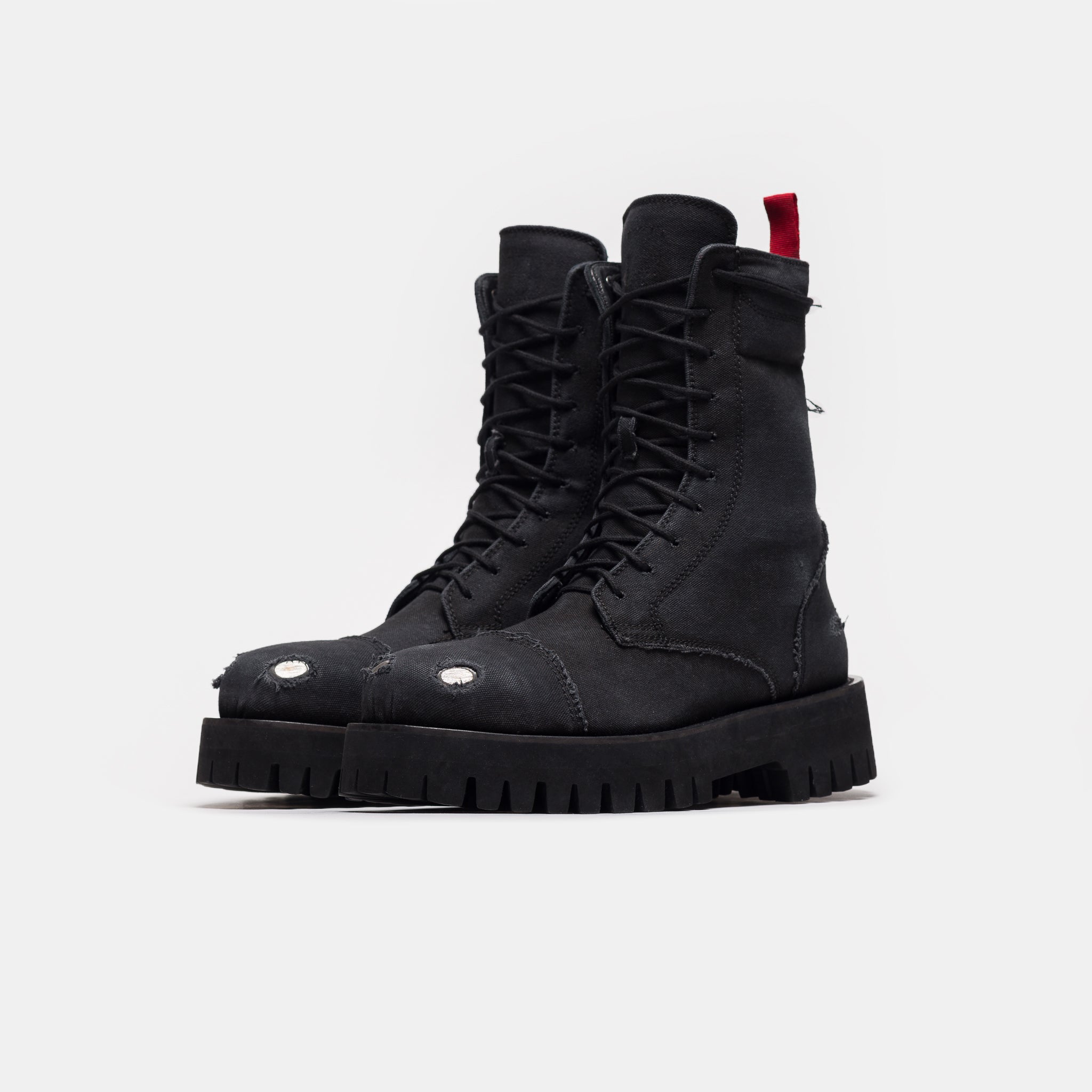 X Boot in Distressed Black