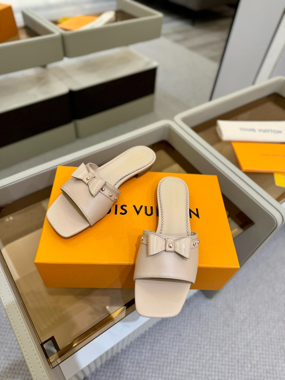 LV X TM 6AM FLAT MULE IN LINEN TAN CALFSKIN、mysite、Cacoeks