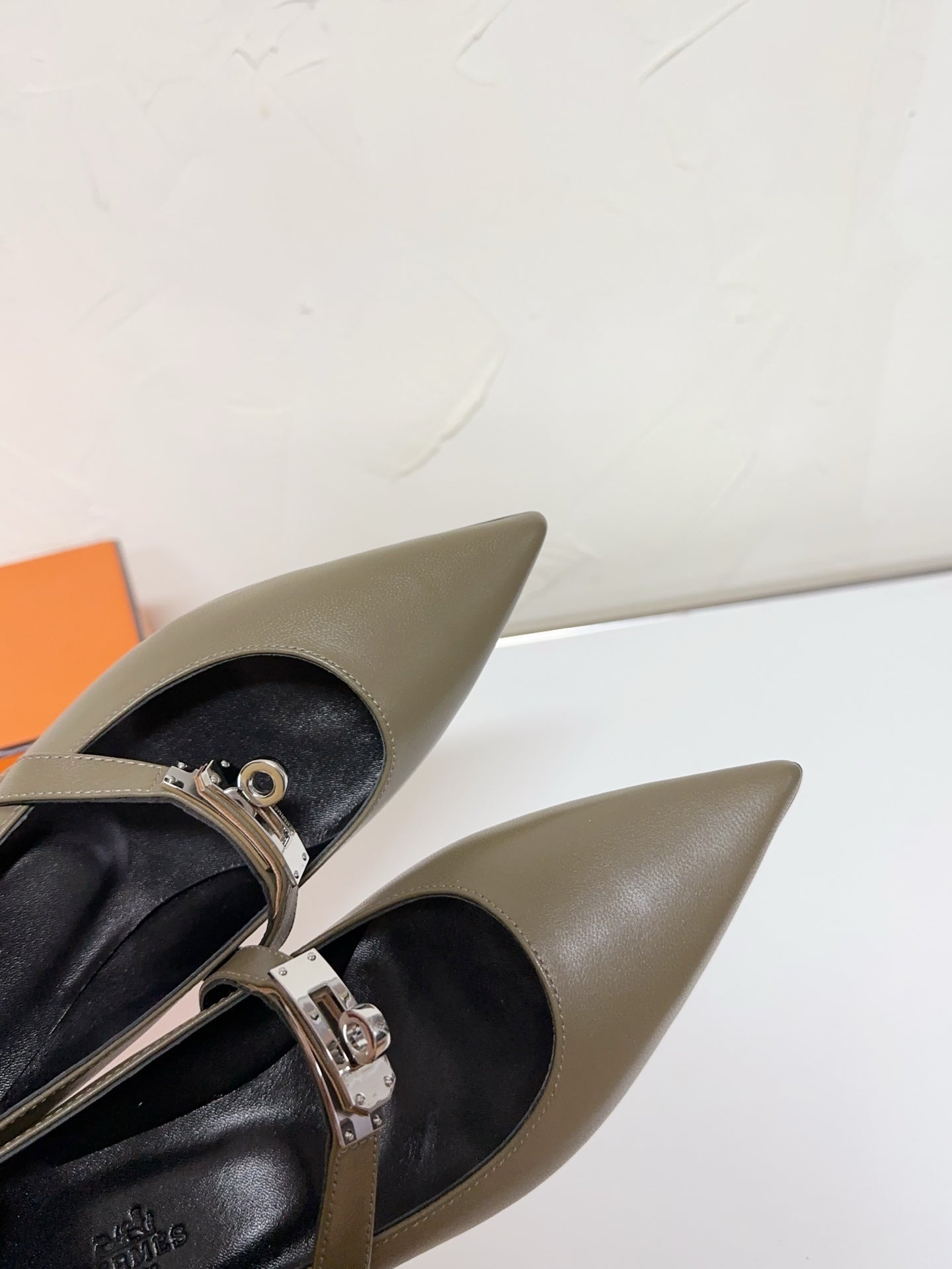 KIARA FLAT PUMP IN ARMY GREEN CALFSKIN、mysite、Cacoeks