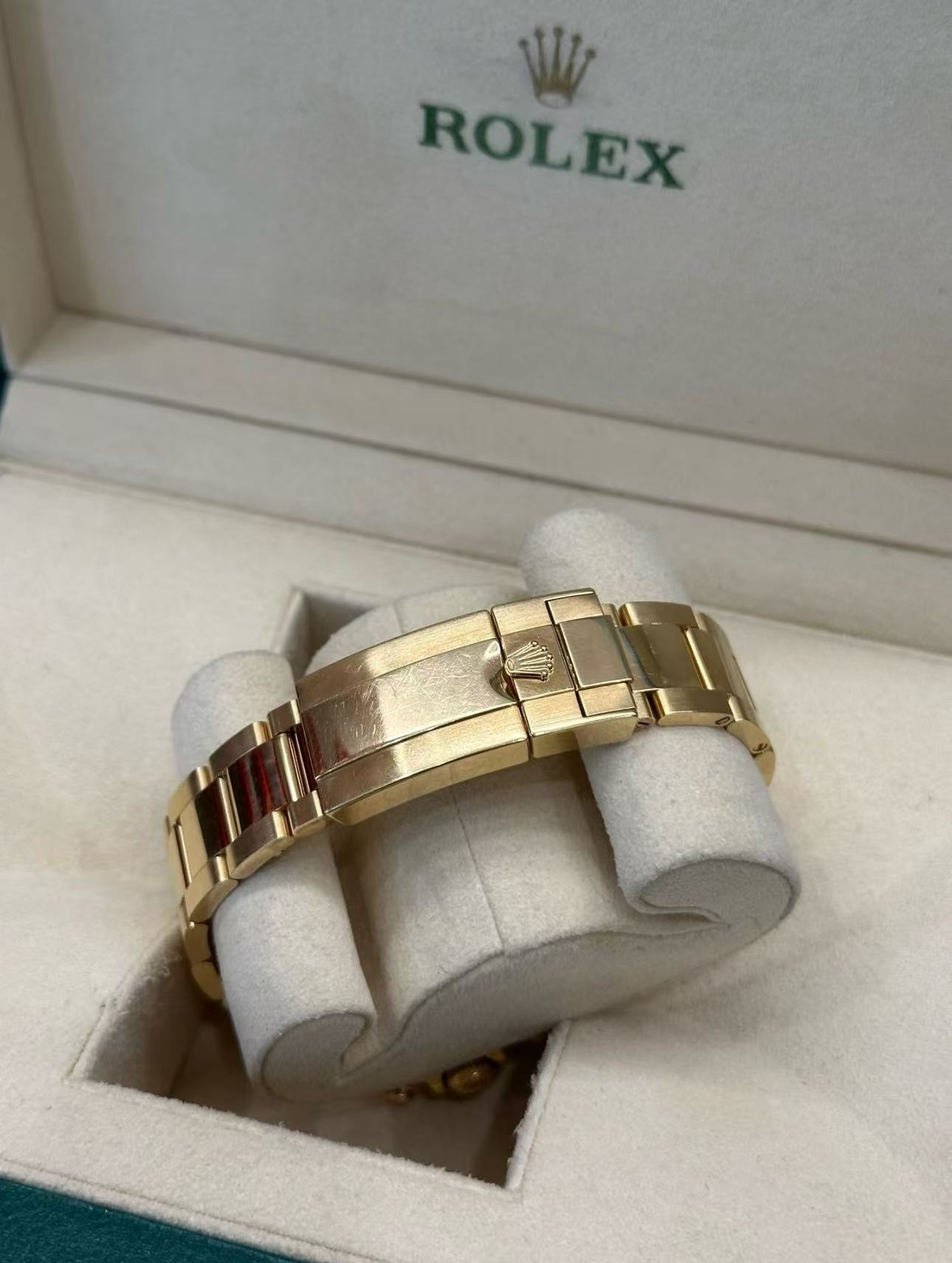 Rolex Daytona Black Dial Super Clone SwissReplica Watch 18kGold Bracelet Ref 116508-4130 Swiss Movement