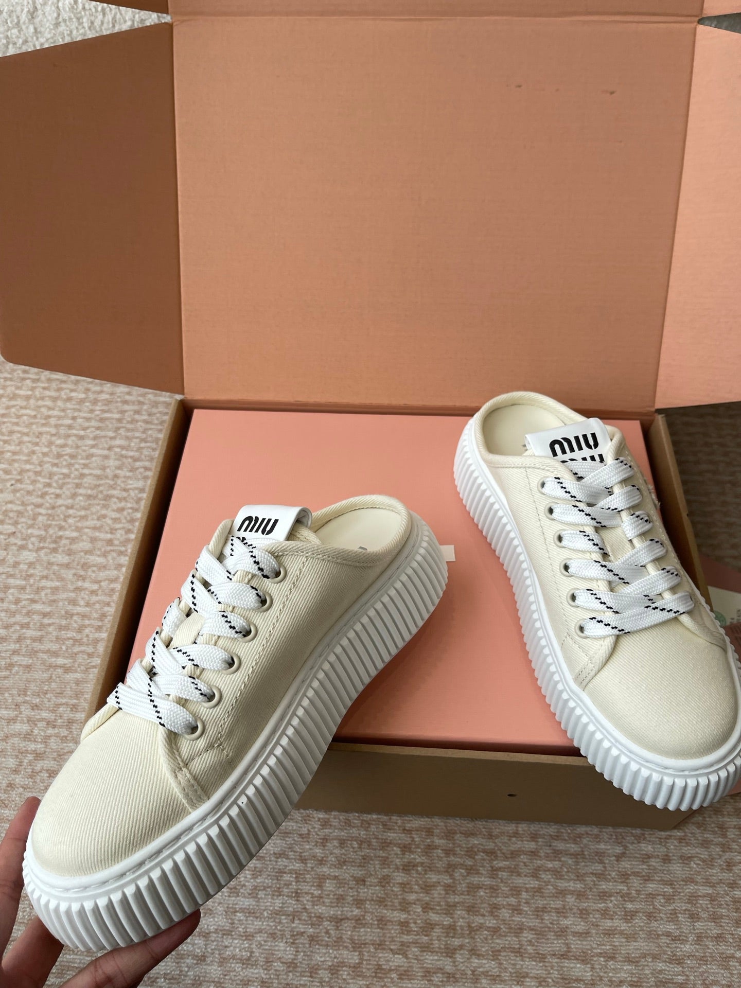 WASH SNEAKER MULES IN OFF WHITE DENIM WHITE STRIPED LACES、mysite、Cacoeks