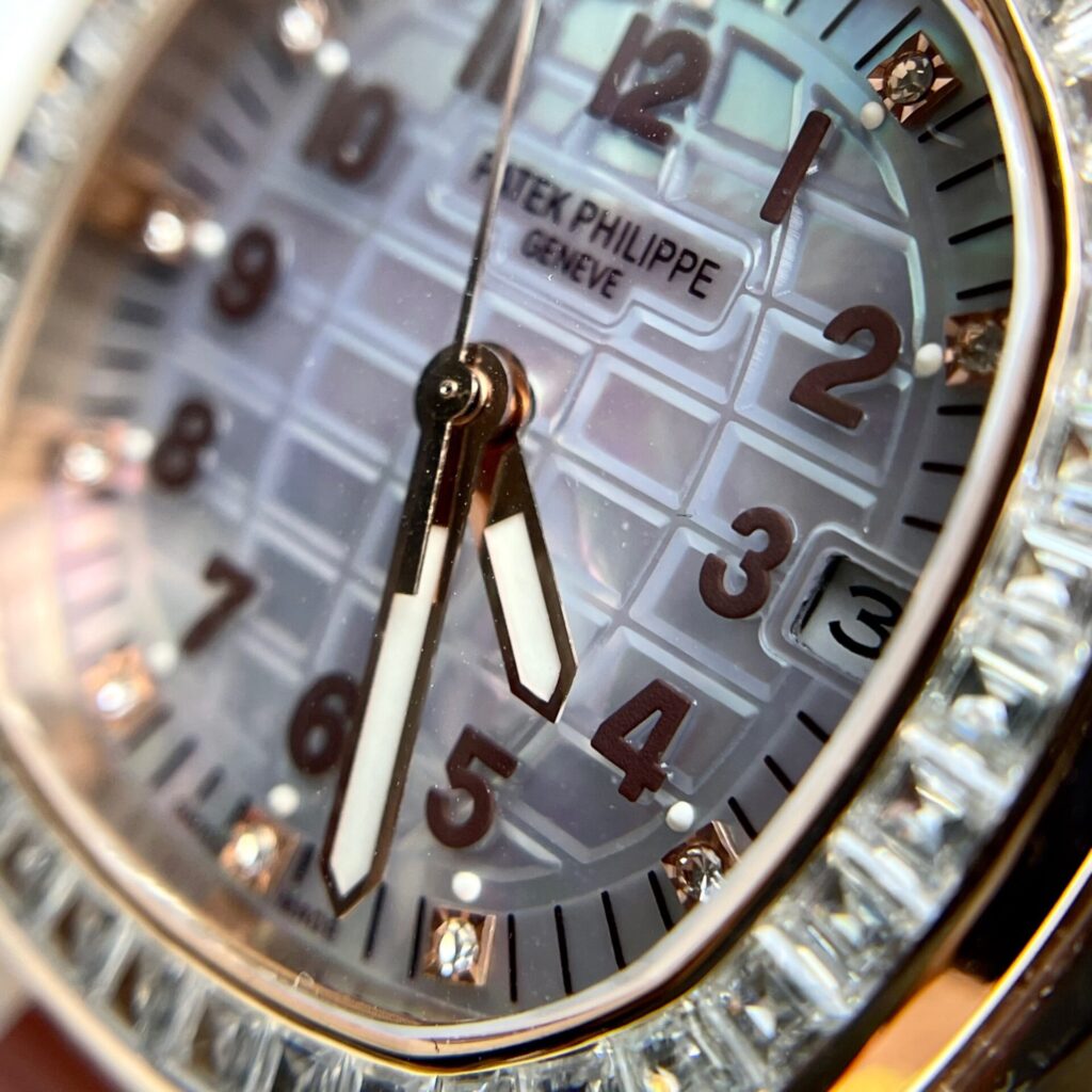 Đồng Hồ Patek Philippe Aquanaut 5072R Bọc Vàng Độ Kim Cương Moissanite 35 (1)