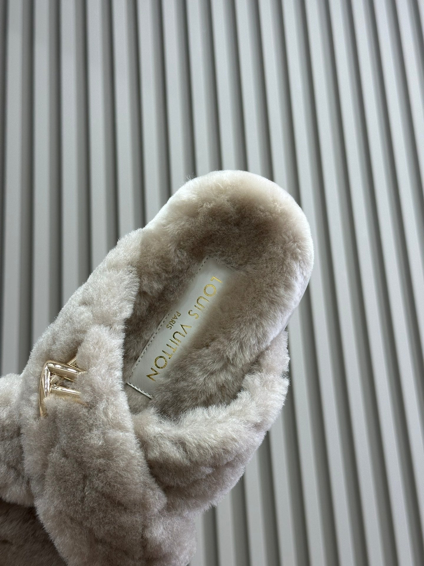 LV WOMEN'S SUNSET COMFORT FLAT MULE IN BEIGE FLEECE、mysite、Cacoeks