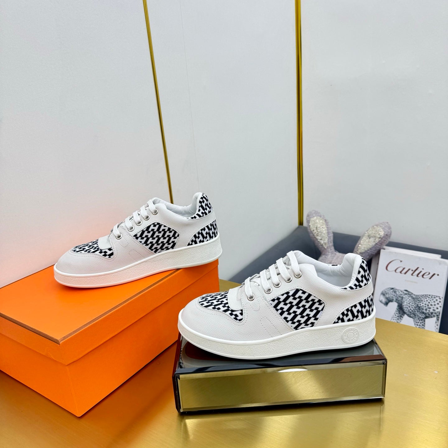 FREE SNEAKER IN WHITE CALFSKIN AND "H EN BIAIS" BLACK CANVAS、mysite、Cacoeks