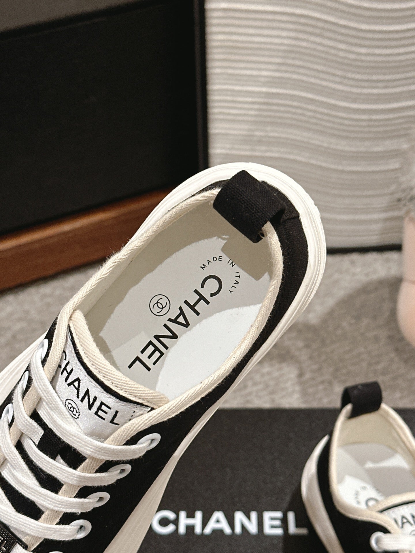 LACE-UP SNEAKERS IN BLACK CANVAS、mysite、Cacoeks