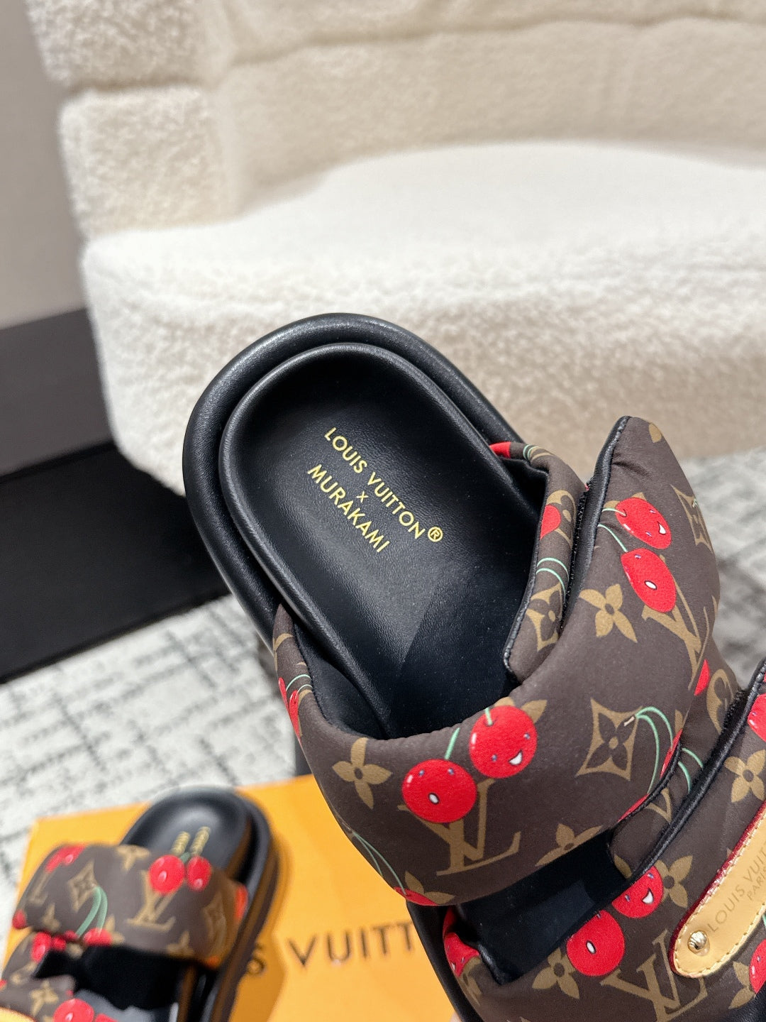 LV MIAMI-STYLE SANDALS 25S IN BROWN FABRIC AND BLACK CALFSKIN、mysite、Cacoeks