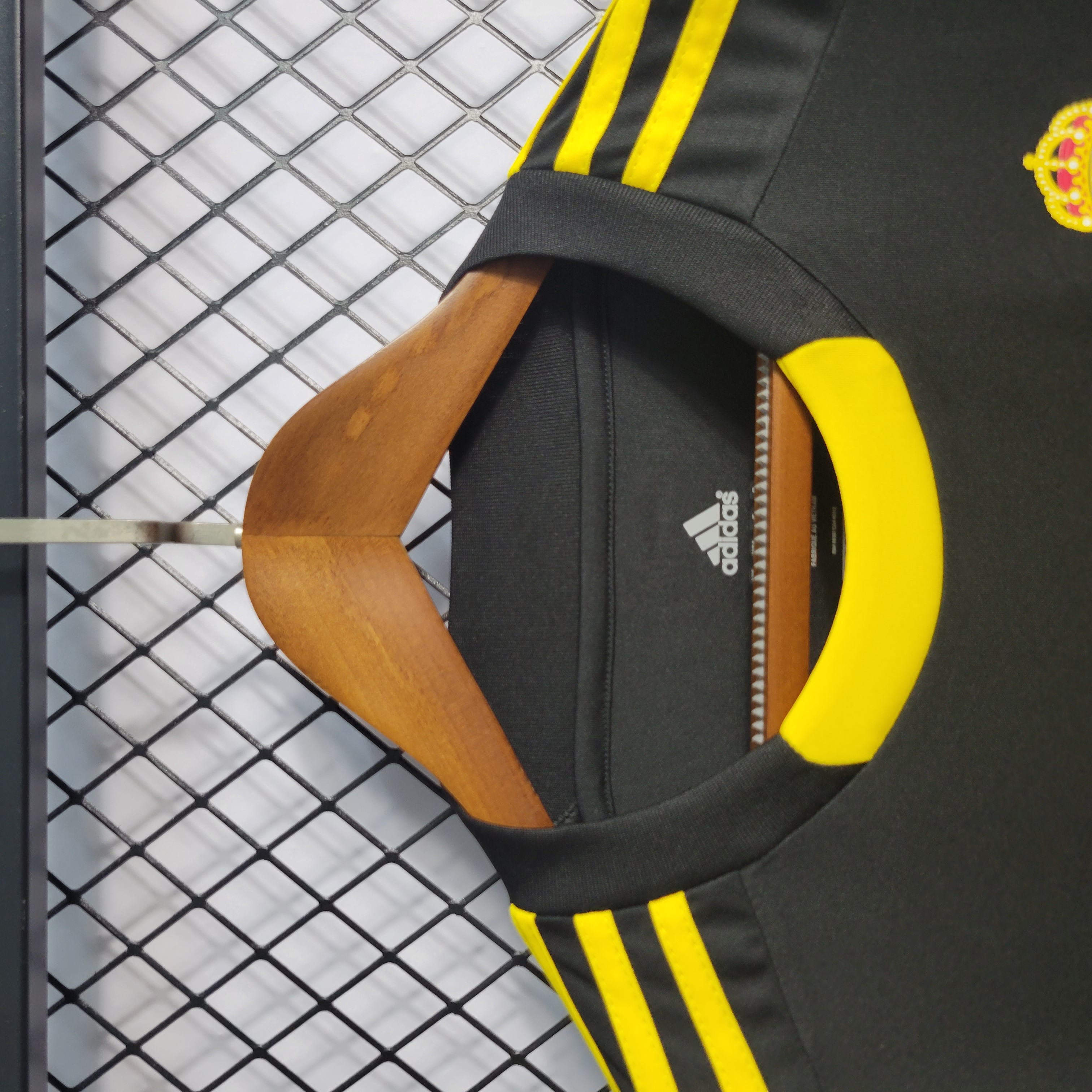 ManixJersey.com | Retro Real Madrid 11-12 Black Goalkeeper Jersey -Customize Name, Number and Patch | Worldwide Shipping