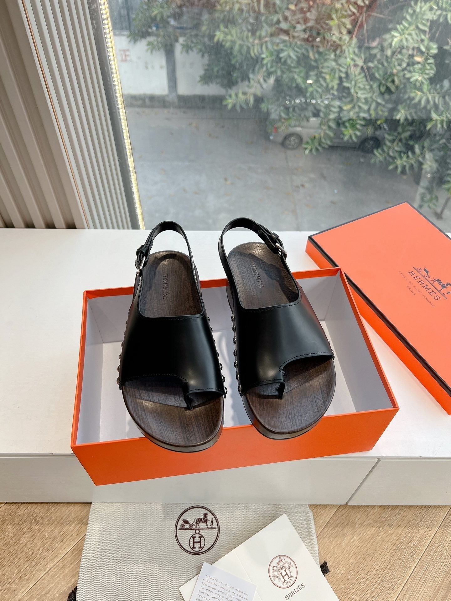 FLAT SANDAL IN BLACK CALFSKIN、mysite、Cacoeks