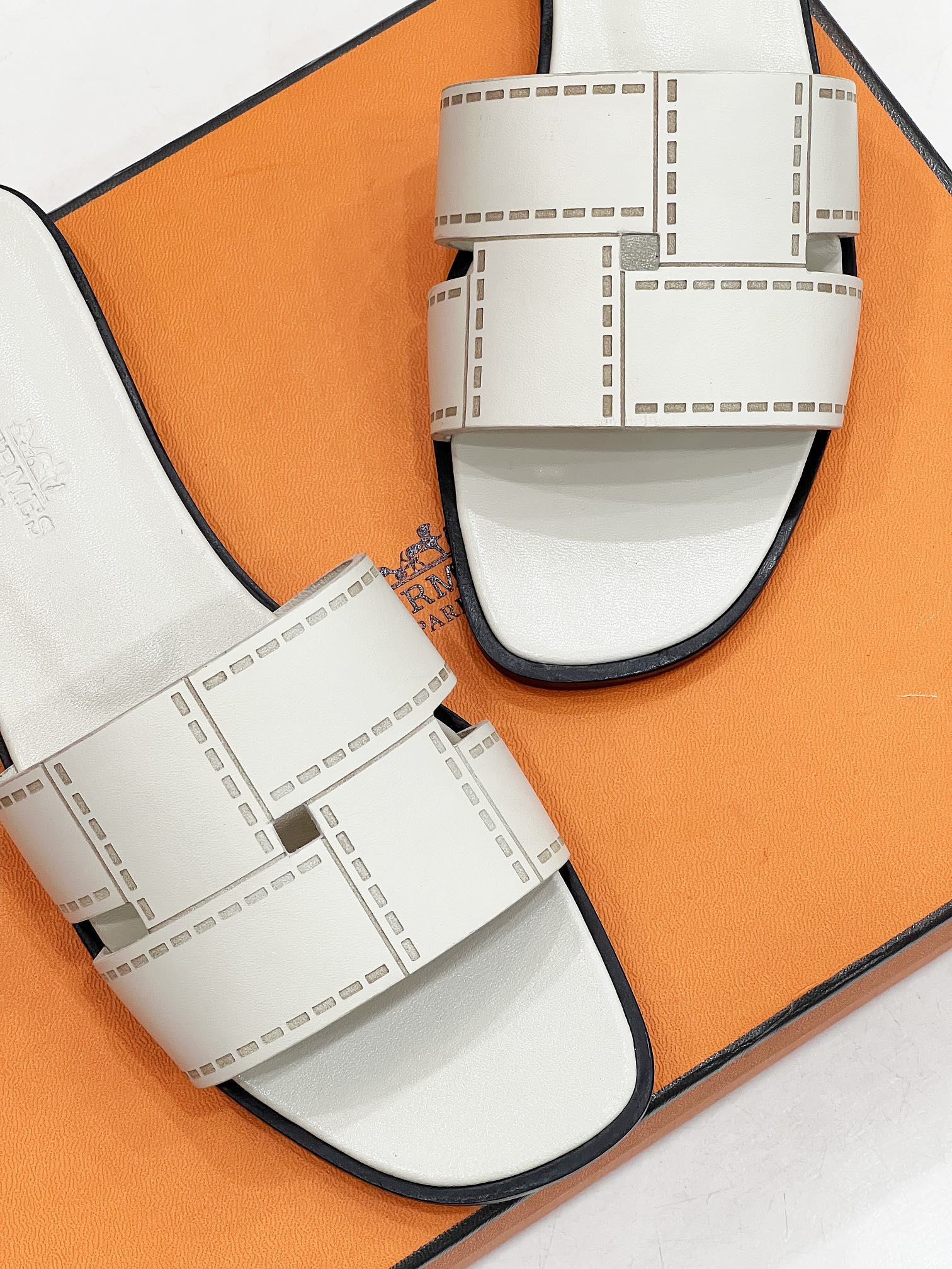 IDIOMA SANDAL IN WHITE CREAM CALFSKIN、mysite、Cacoeks