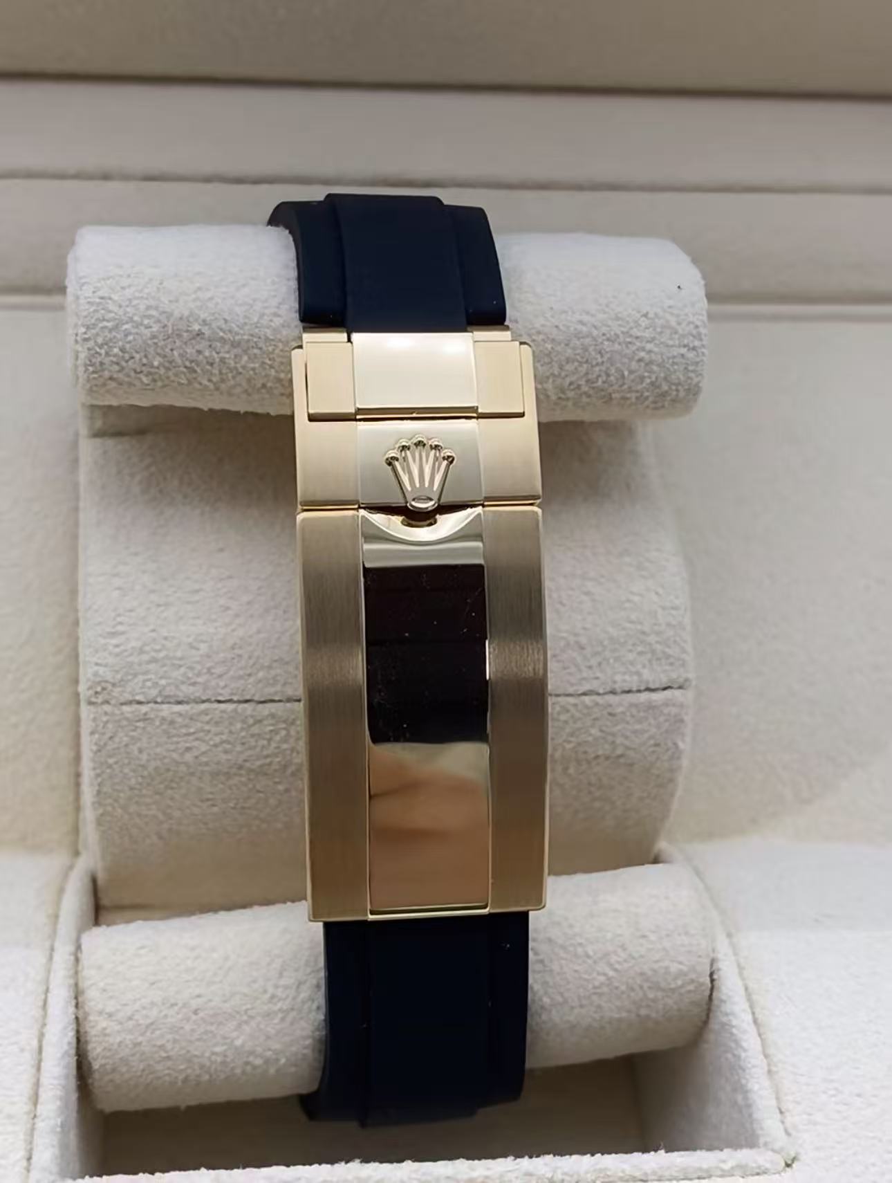 Rolex Yacht Master 18k Yellow Gold Super CloneSwiss Replica Watch OysterFlex Rubber Strap Ref 226658-3235 Swiss Movement