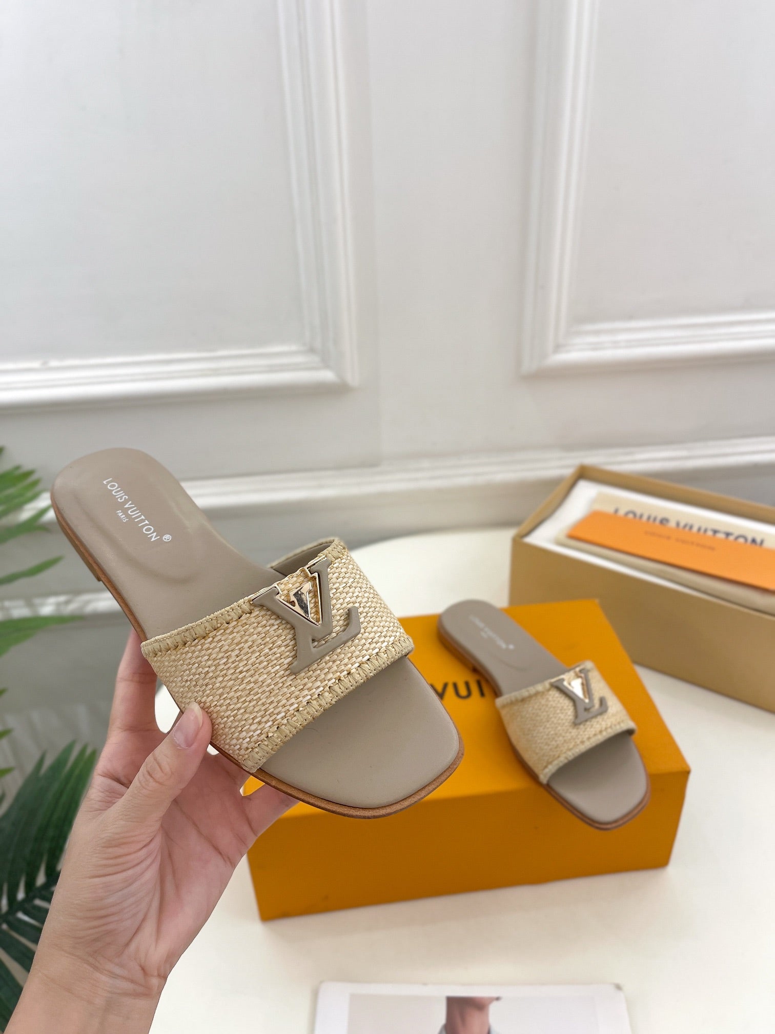LV WOMEN CAPRI FLAT MULES IN TAN BROWN LEATHER AND RAFFIA、mysite、Cacoeks