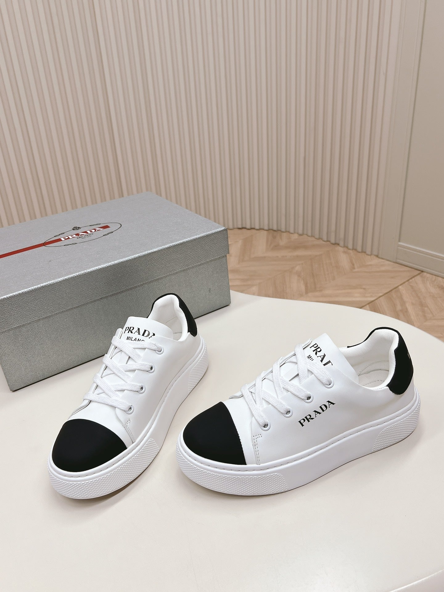 PRA LOGO OUTLET BASIC SNEAKERS WHITE AND BLACK TOE CALFSKIN、mysite、Cacoeks