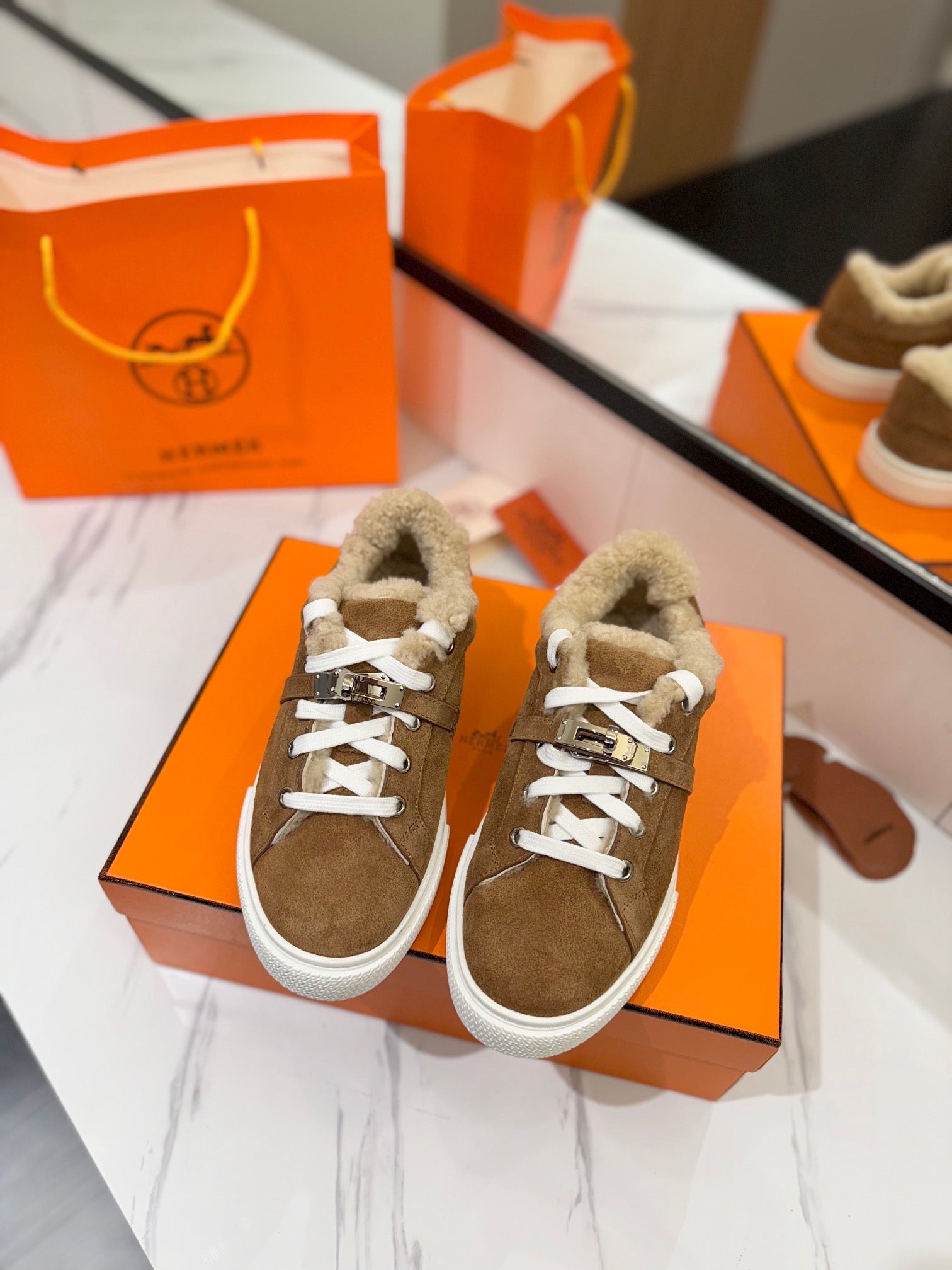 DAY SNEAKER IN BRONZE BROWN SUEDE AND FLEECE LINING、mysite、Cacoeks