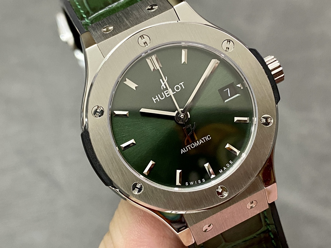 511.NX.8970.LR Hublot Classic Fusion Automatic Green-fasswatch
