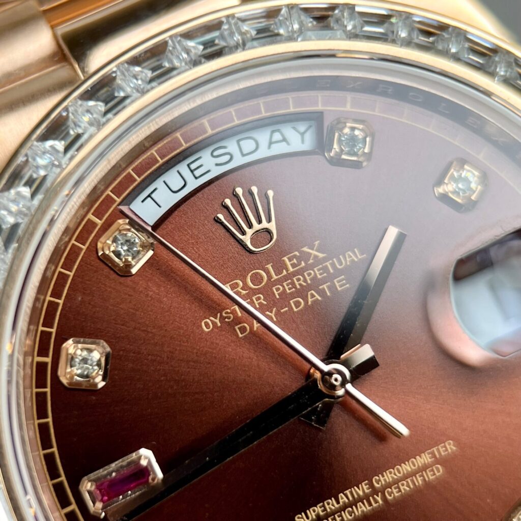 Đồng Hồ Rolex Day-Date Bọc Vàng Độ Kim Cương Moissanite Ruby Đỏ 40mm (2)