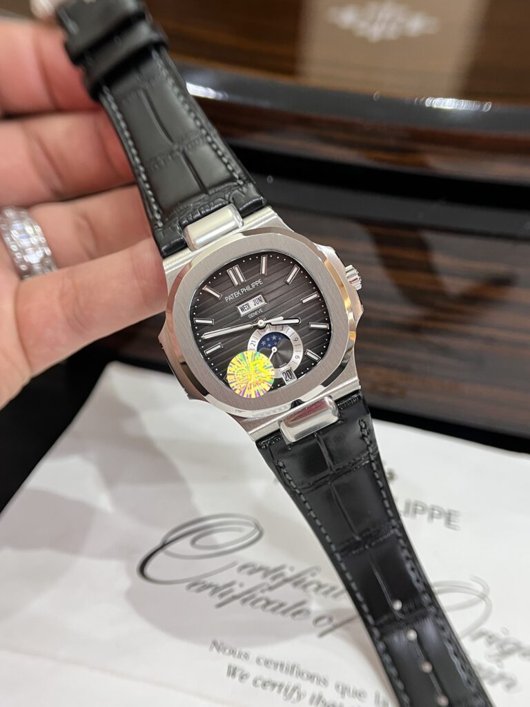 Đồng Hồ Patek Philippe 5726G Dây Da Màu Đen GRF 40 (3)