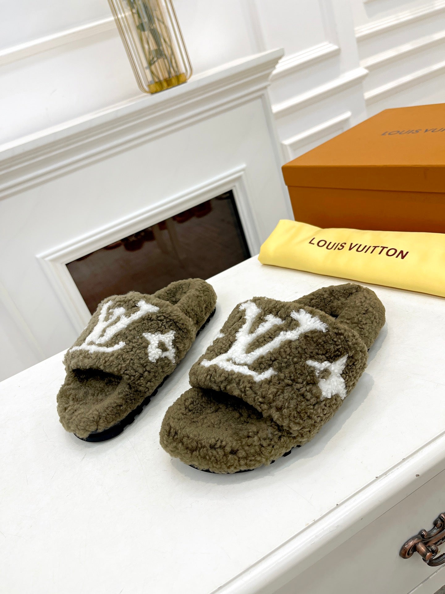 LV FLAT SLIPPER IN ARMY GREEN MIX WHITE SHEARLING、mysite、Cacoeks