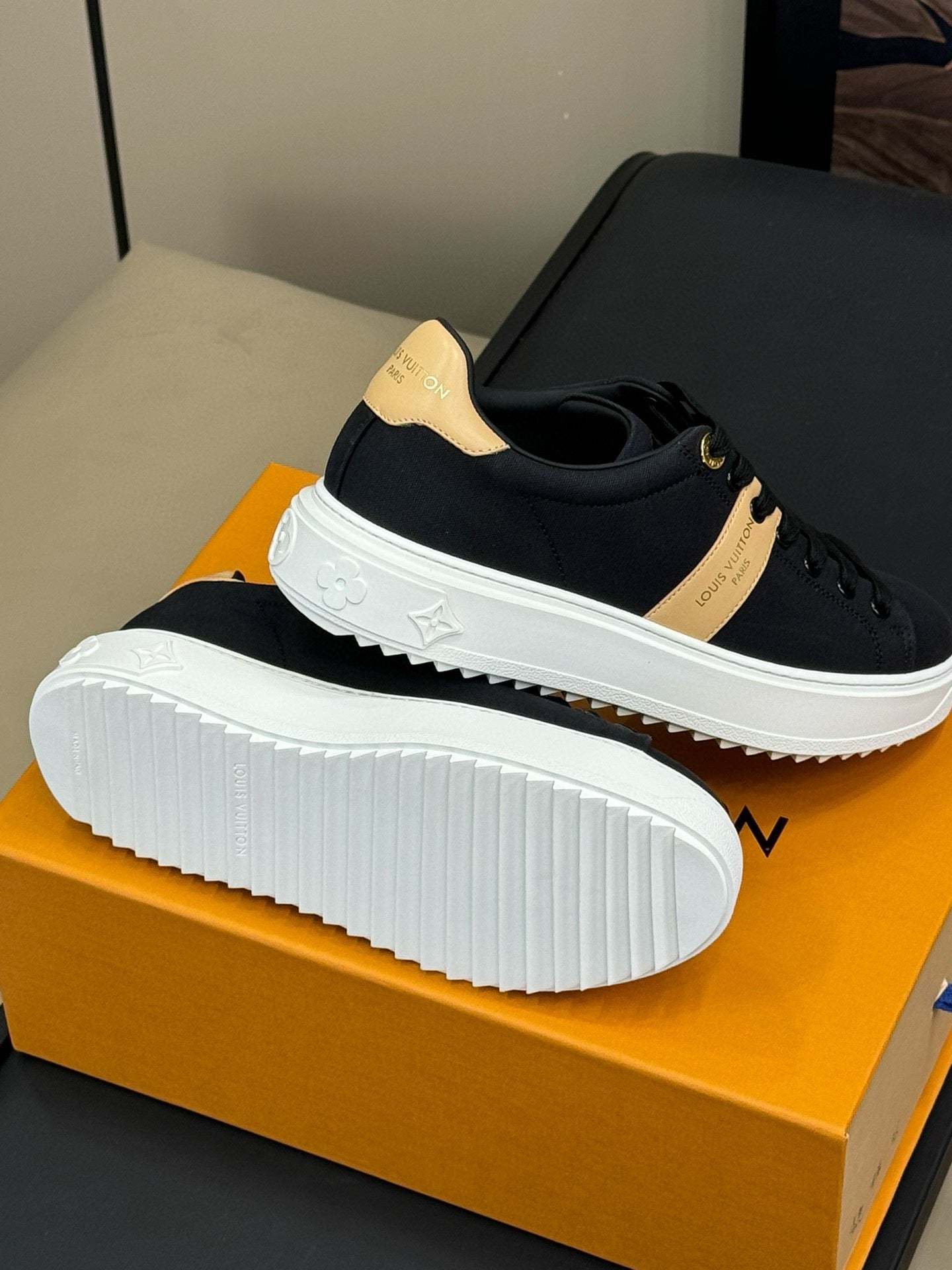 LV TIME OUT SNEAKER IN BLACK MIX MACAROON GOLD CANVAS、mysite、Cacoeks