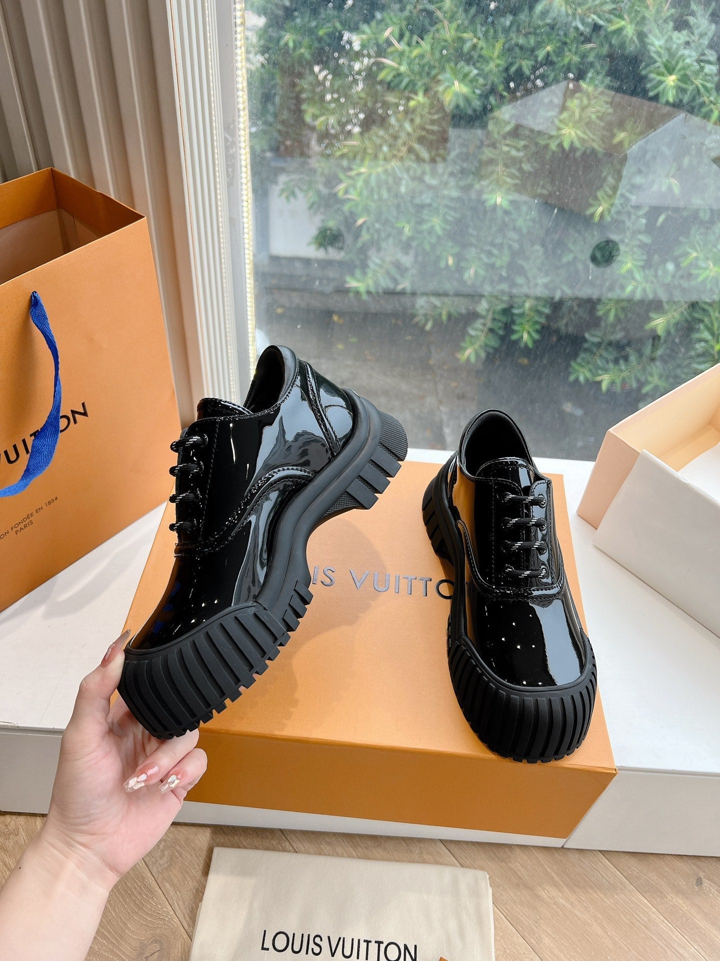 LV ARCHLIGHT SKATE SNEAKER IN BLACK GLOSSY CALFSKIN、mysite、Cacoeks