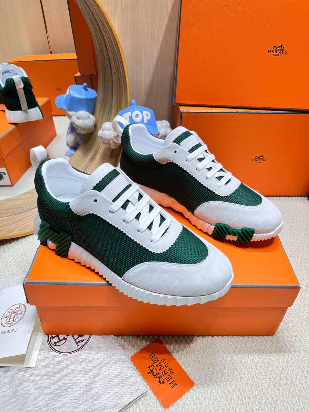 BOUNCING SNEAKER IN PALE GRAY SUEDE AND GREEN FOREST KNIT、mysite、Cacoeks