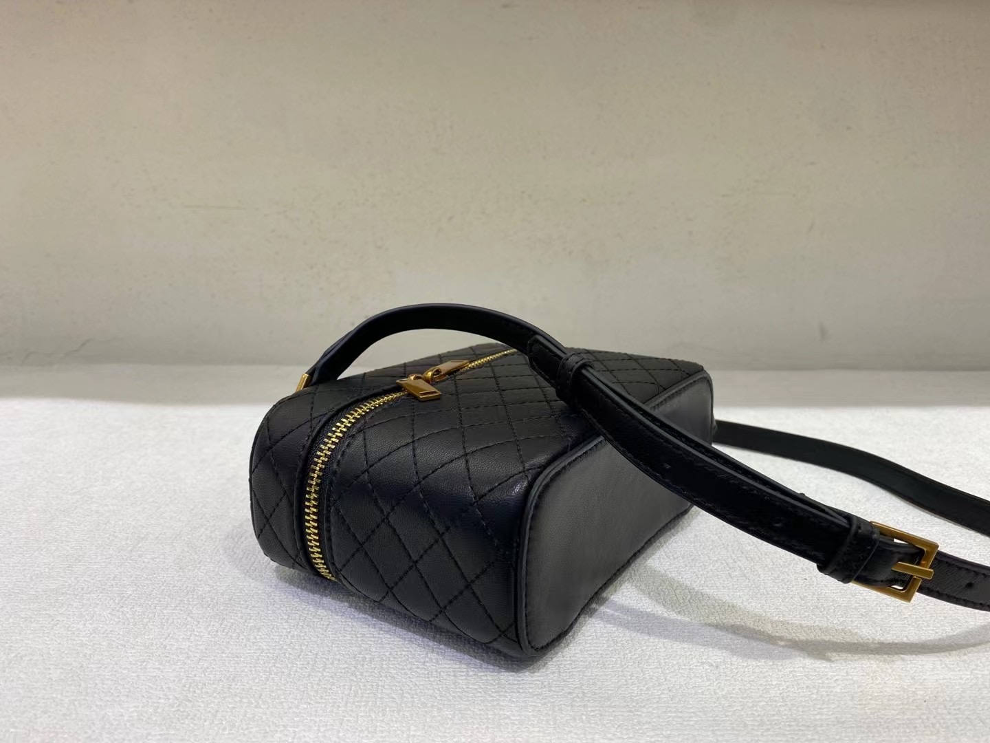 GEEK BAR-https://www.hot-toy.com/