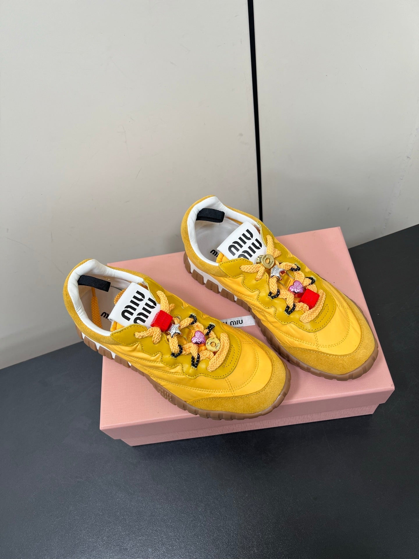 TYRE SNEAKERS IN YELLOW TECHNICAL FABRIC AND SUEDE WITH STICKER、mysite、Cacoeks