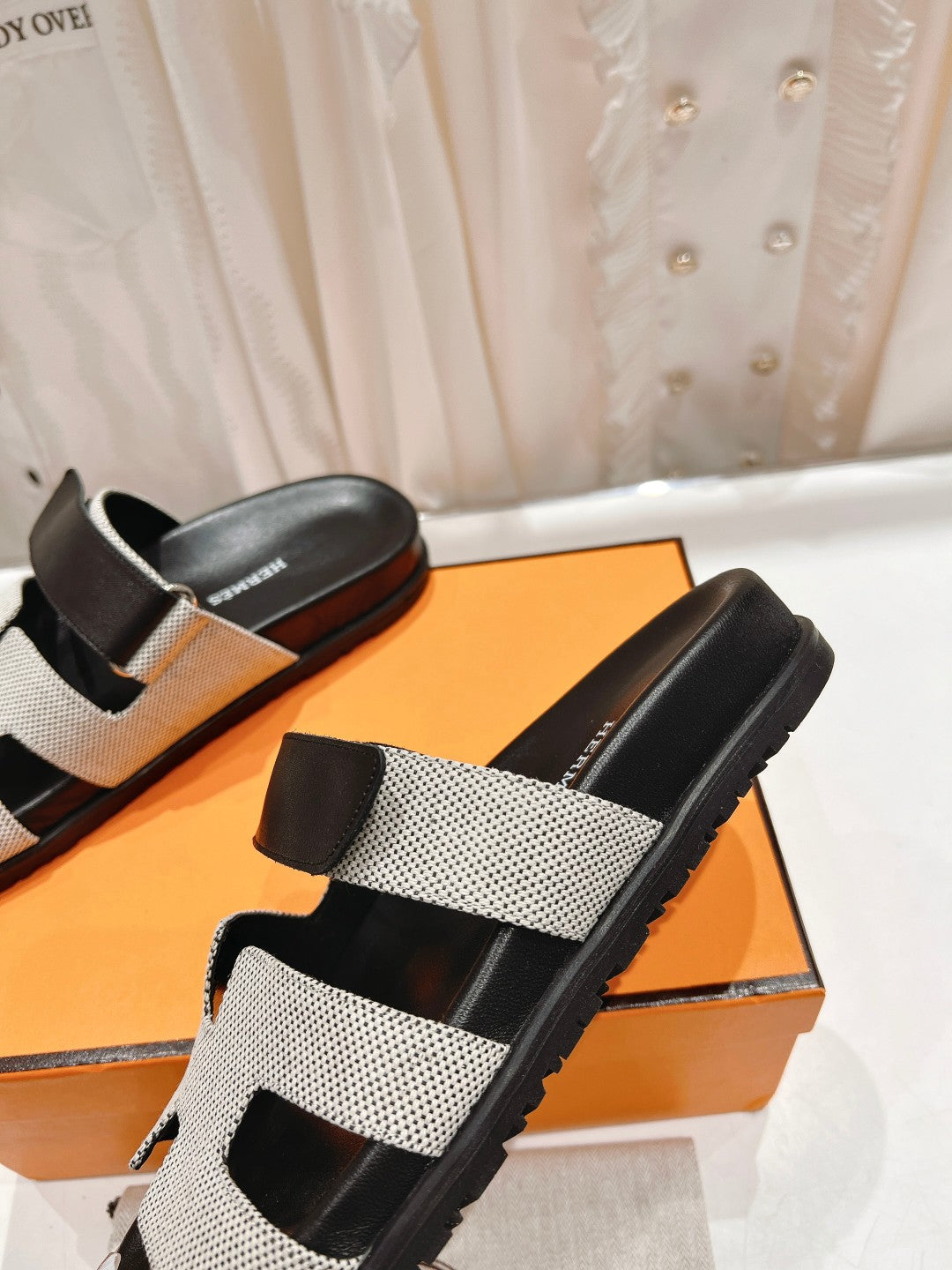 CHYPRE SANDAL BLACK LAMBSKIN AND SILVER DENIM、mysite、Cacoeks