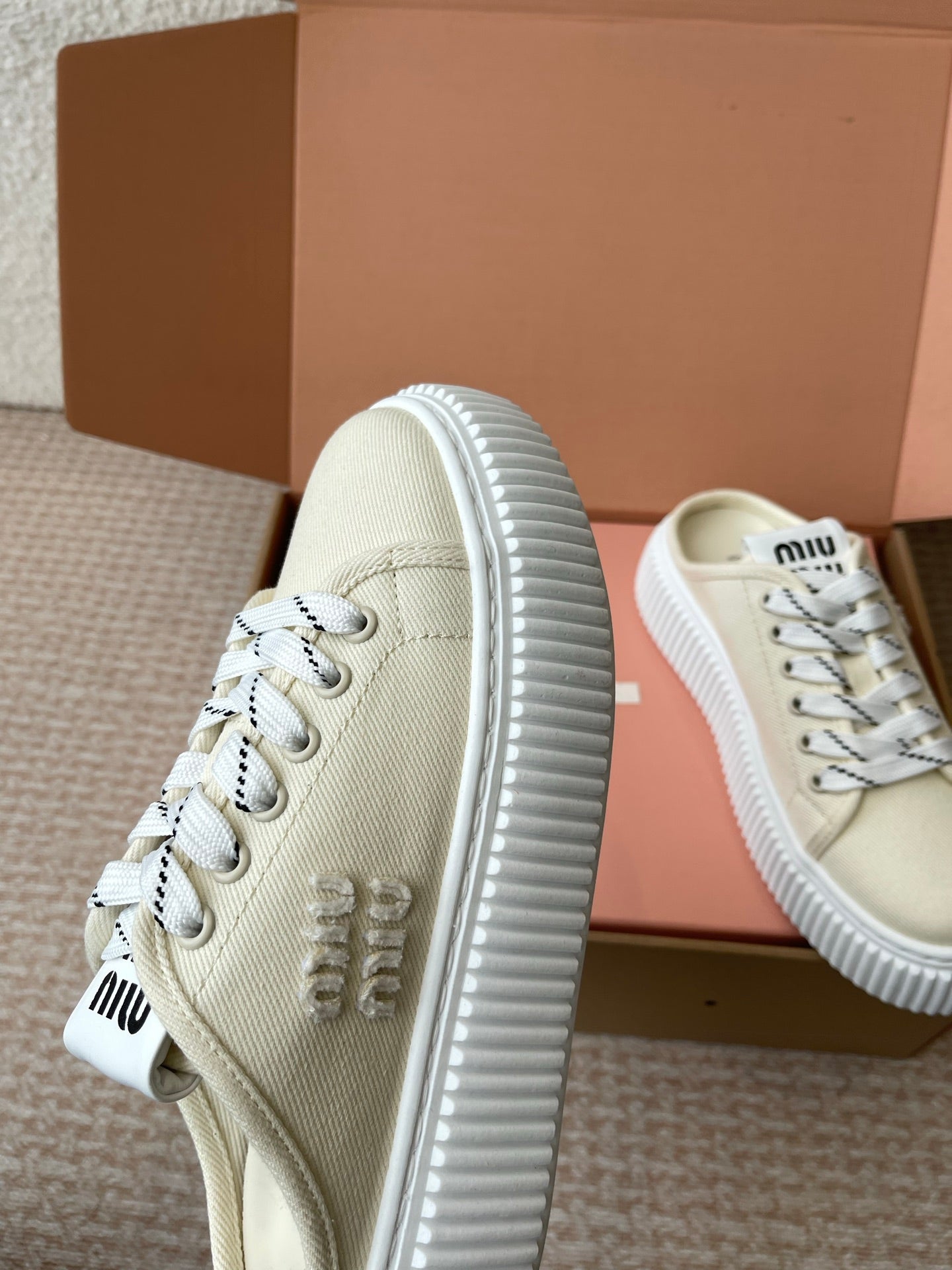 WASH SNEAKER MULES IN OFF WHITE DENIM WHITE STRIPED LACES、mysite、Cacoeks