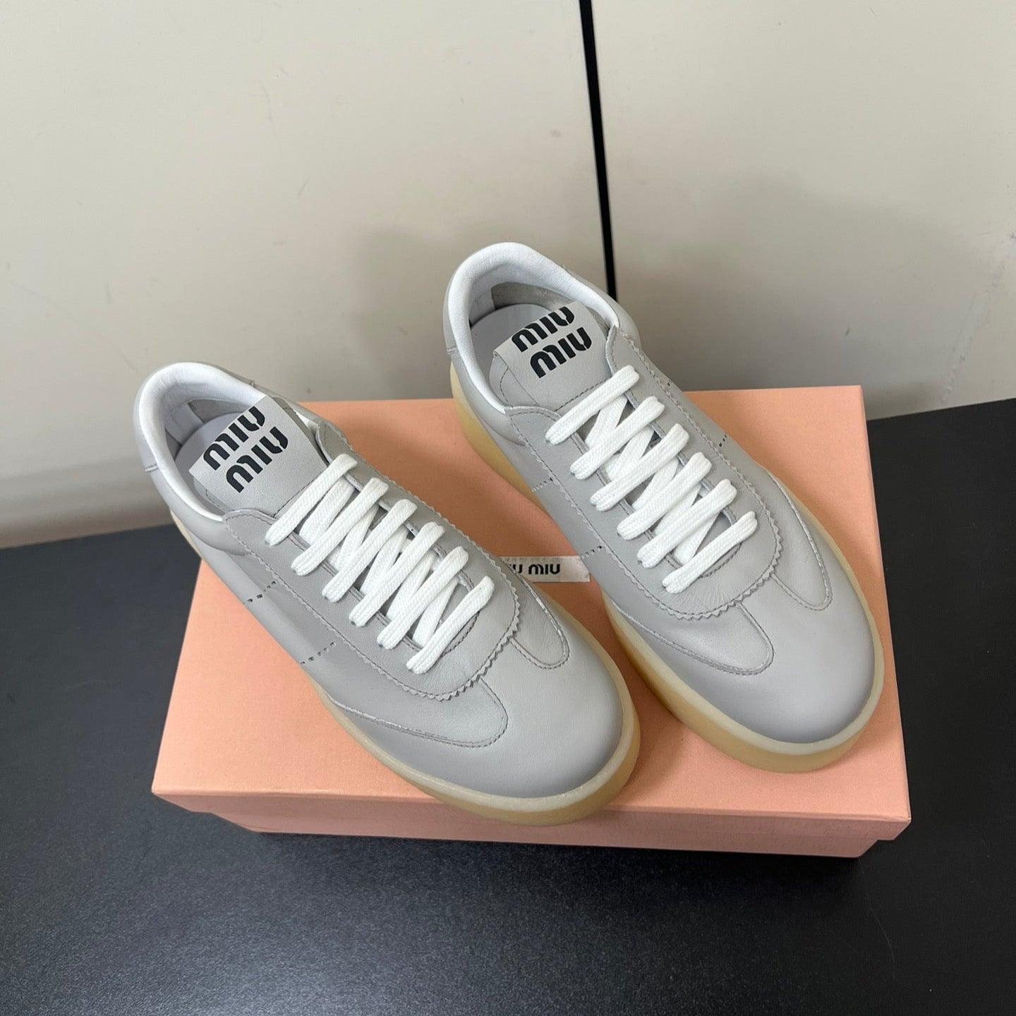 THICK-SOLED RETRO SNEAKERS IN PALE GRAY SMOOTH LAMBSKIN、mysite、Cacoeks
