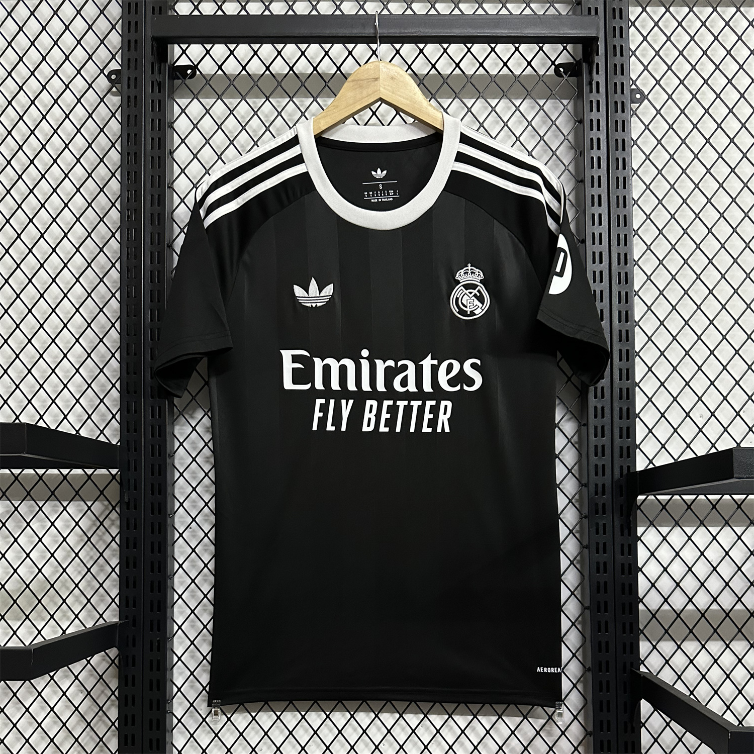 UltraTrikot-Real Madrid 25-26 Black Terrace Goalkeeper Jersey - Fans Version