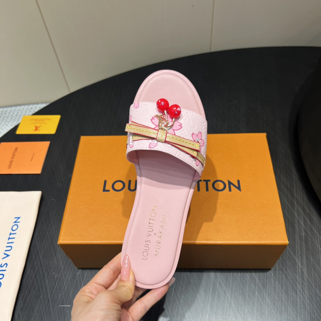 LV SLIDE SANDALS 25S IN LIGHT PINK CALFSKIN WITH CHERRY BLOSSOM BUCKLE、mysite、Cacoeks