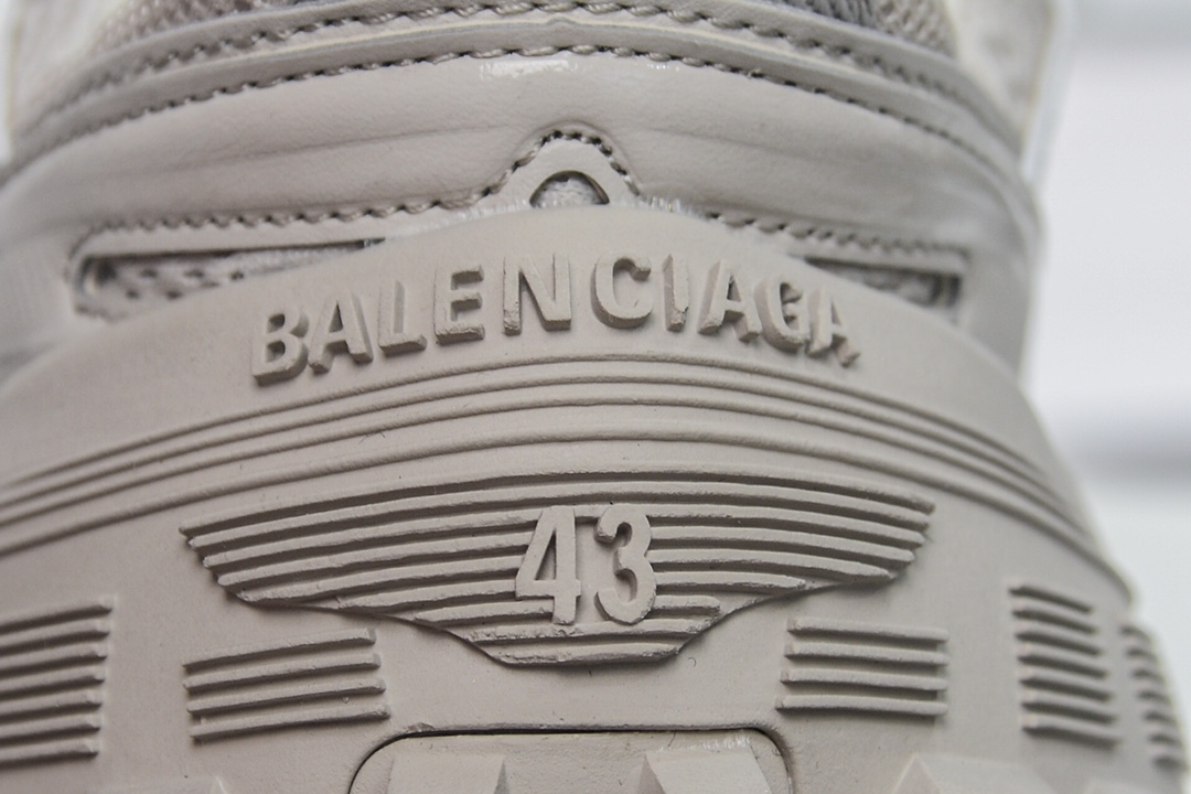 Balenciaga Defender in Beige、mysite、Cacoeks