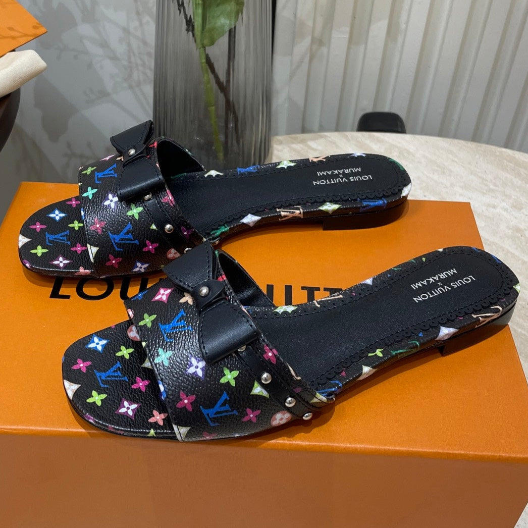 BOW FLAT MULES IN BLACK MONOGRAM LAMBSKIN、mysite、Cacoeks