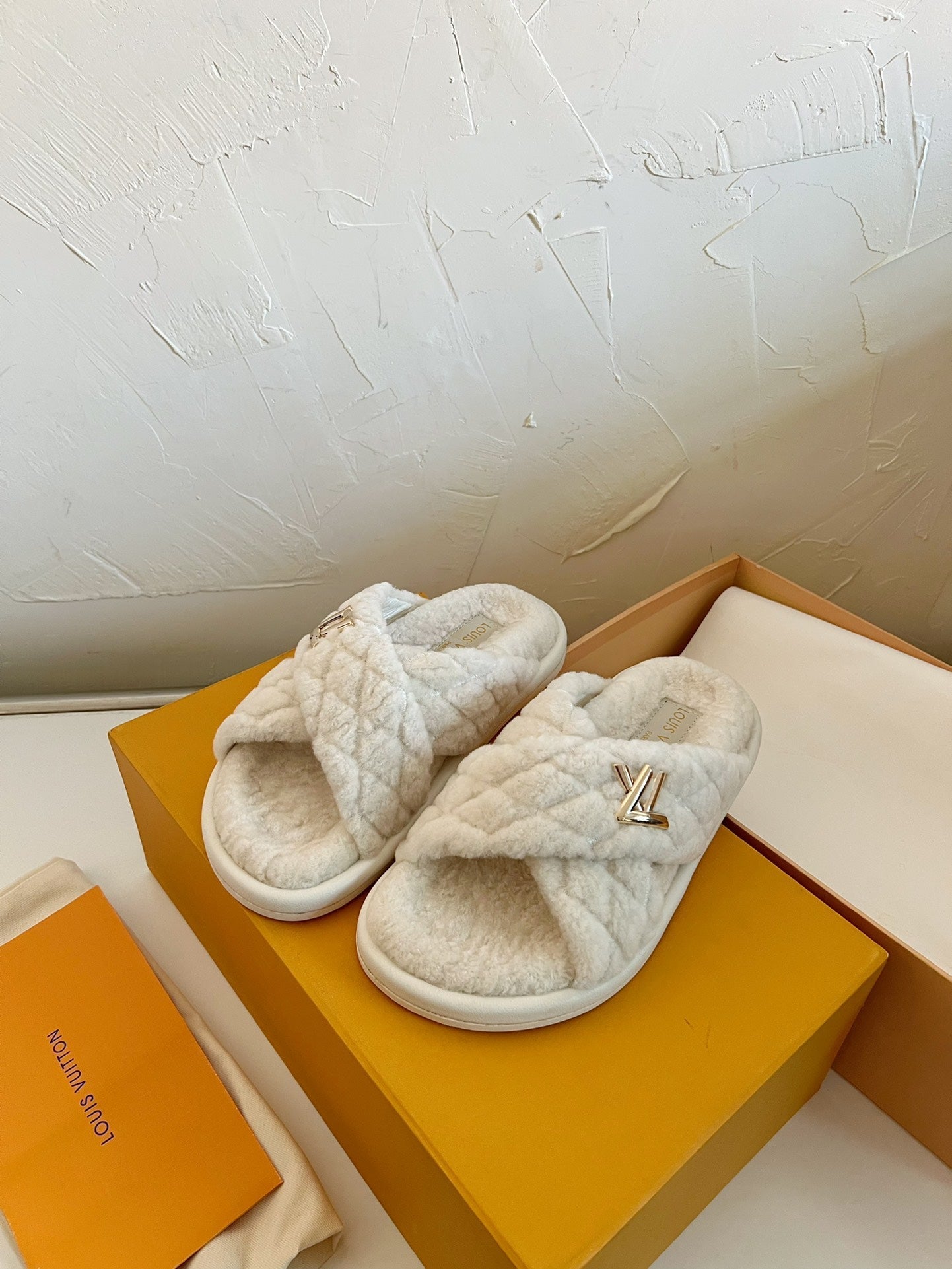 LV BLISS COMFORT MULE IN BEIGE SHEARLING、mysite、Cacoeks