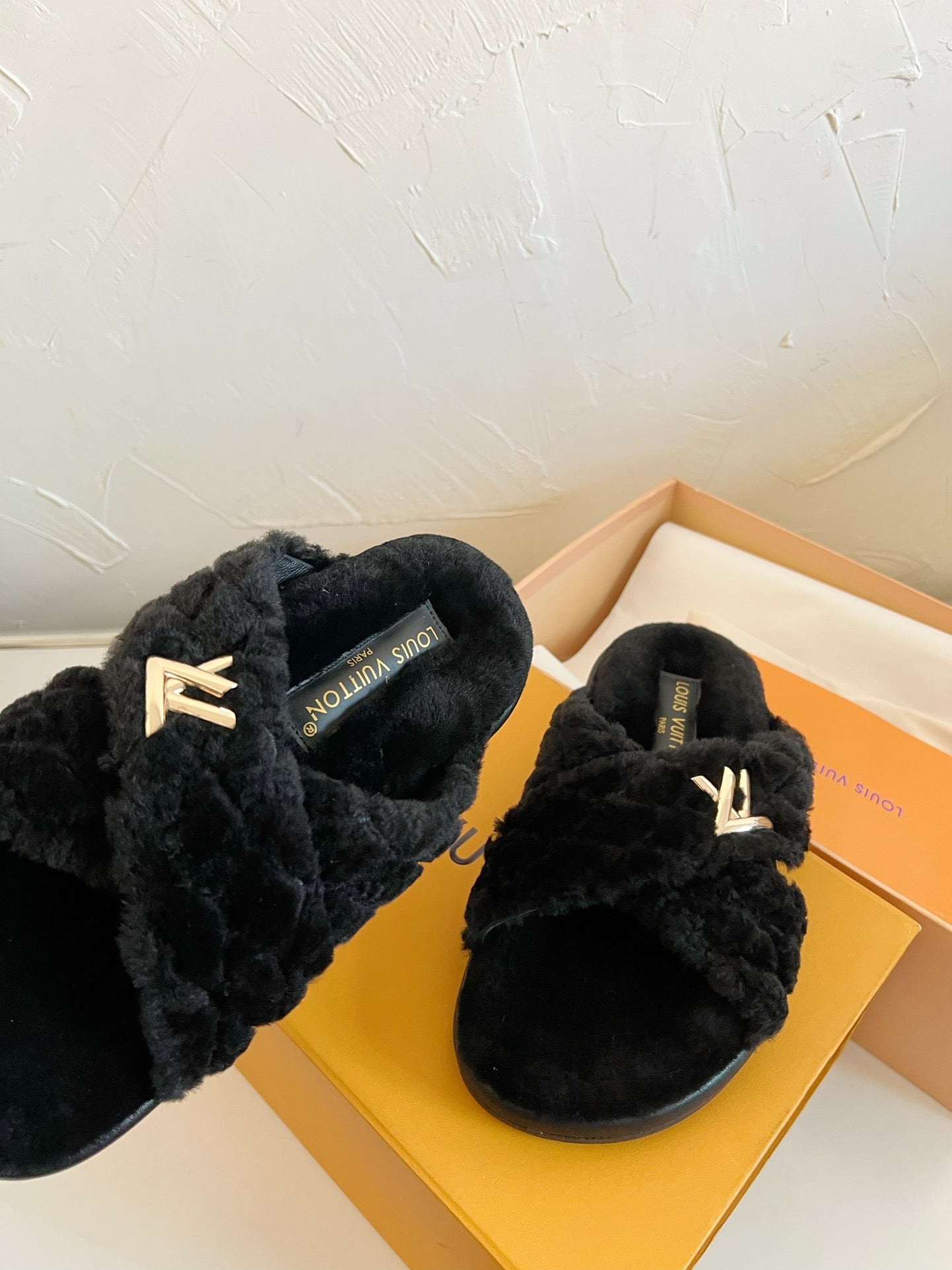LV BLISS COMFORT MULE IN BLACK SHEARLING、mysite、Cacoeks
