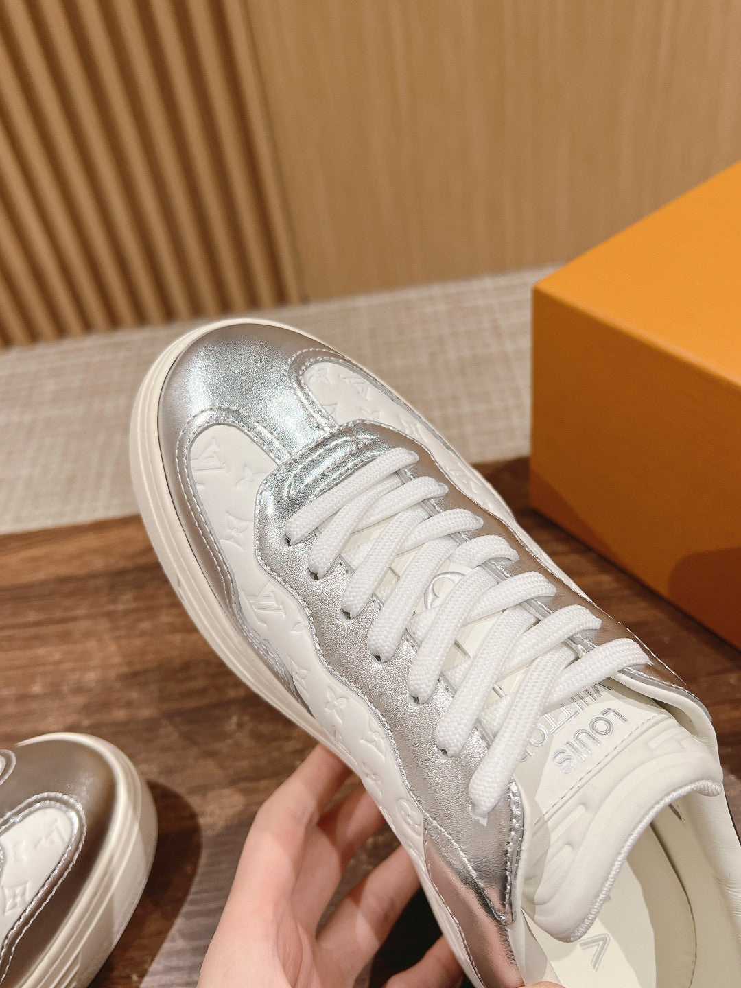 LV TRAINER SNEAKER IN SILVER MIX WHITE EMBOSSED CALFSKIN、mysite、Cacoeks