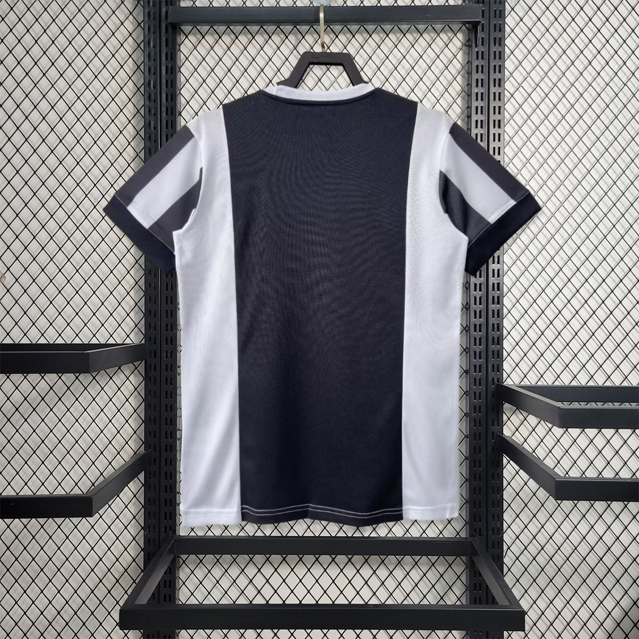 ManixJersey.com | Retro Juventus 2017-18 120th Anniversary Special Edition Jersey -Customize Name, Number and Patch | Worldwide Shipping