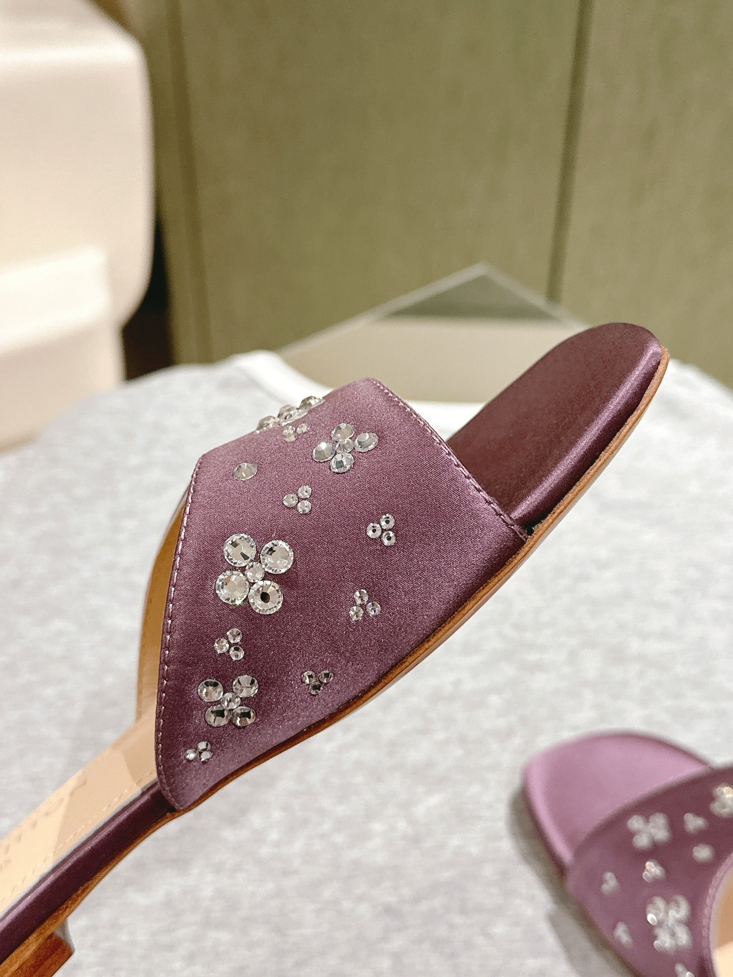 LV WOMEN FLAT MULE IN MAUVE PURPLE SATIN WITH RHINESTONE、mysite、Cacoeks