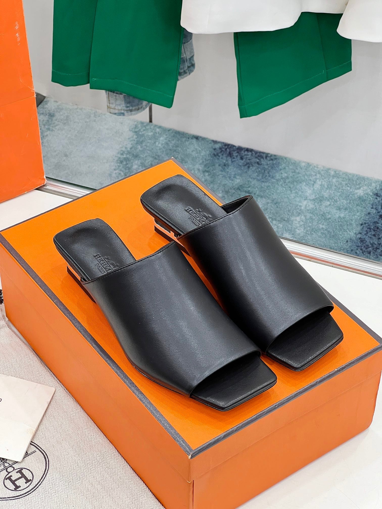 IDOLE SANDAL IN BLACK CALFSKIN、mysite、Cacoeks