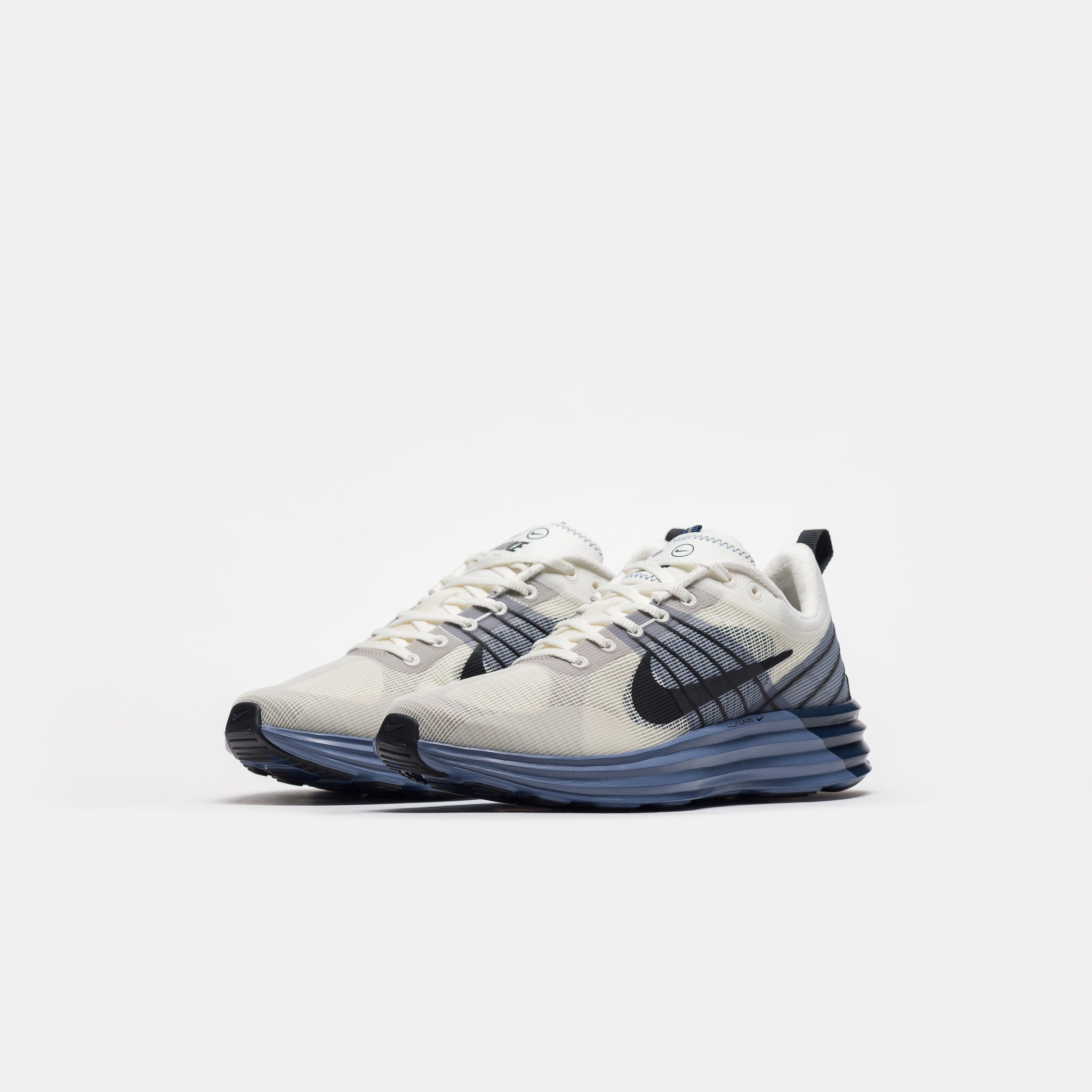 Lunar Roam Sneaker in Sail/Black/Diffused Blue/College Navy