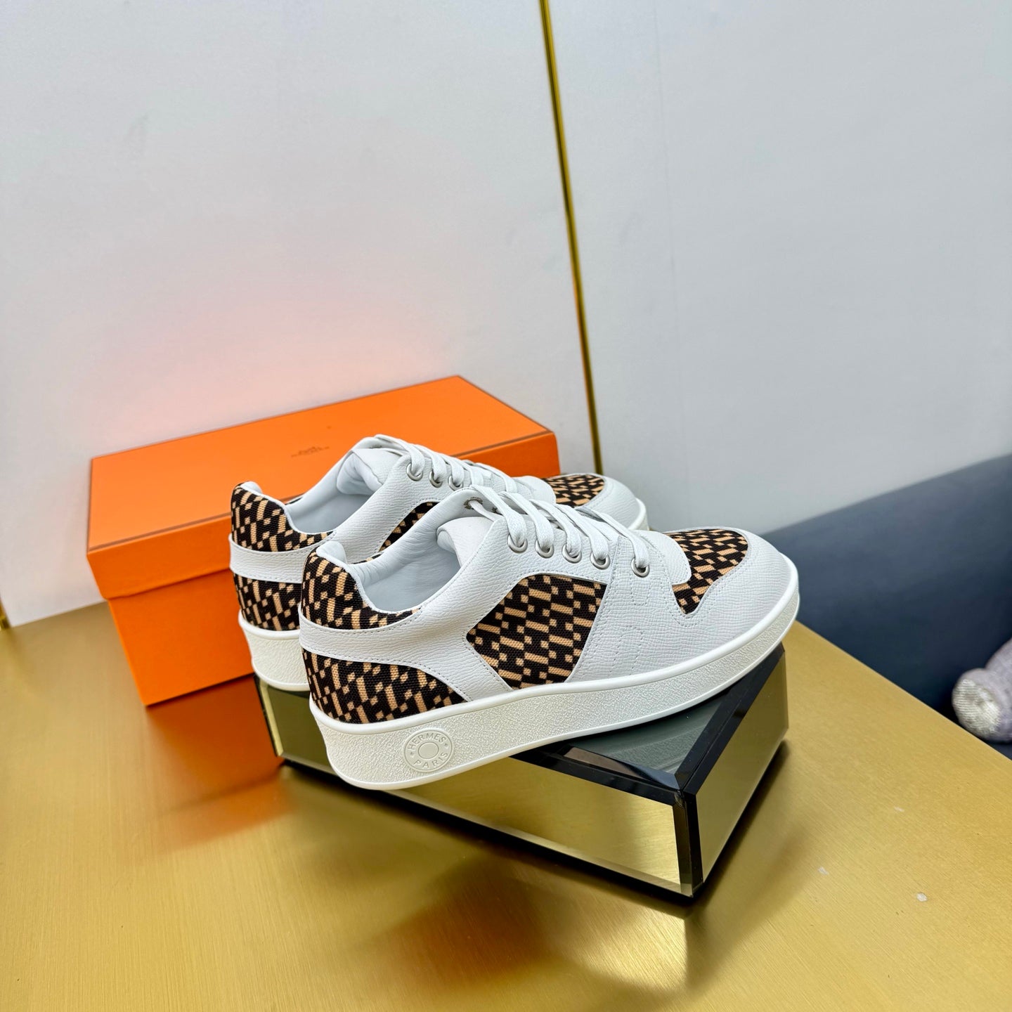 FREE SNEAKER IN WHITE CALFSKIN AND "H EN BIAIS" BROWN CANVAS、mysite、Cacoeks