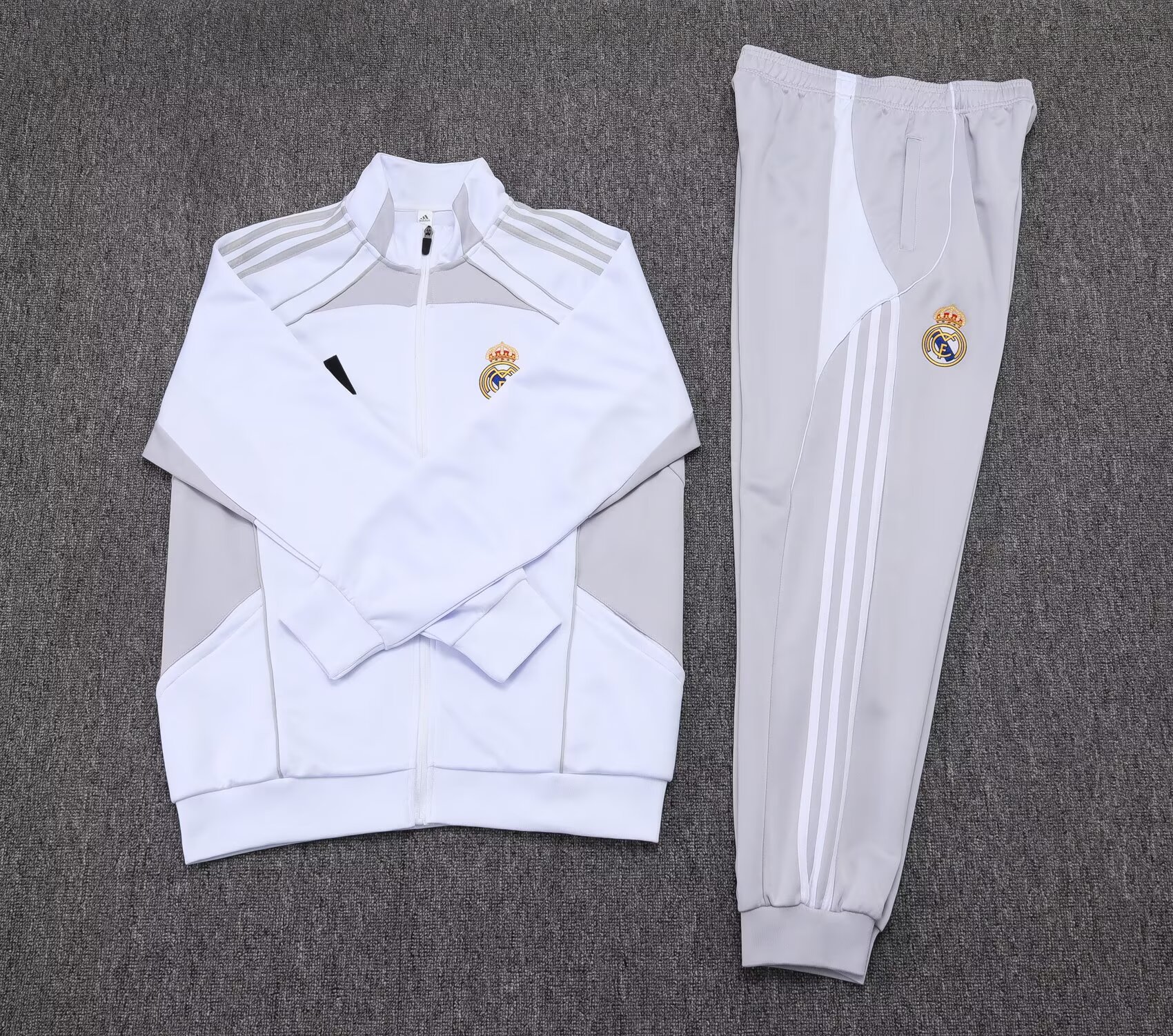 2025/2026 Real Madrid Long Zipped Jacket White-Gray Football Shirt Set:football jersey mysite: unitedjerseyfootball 邓江浪:football