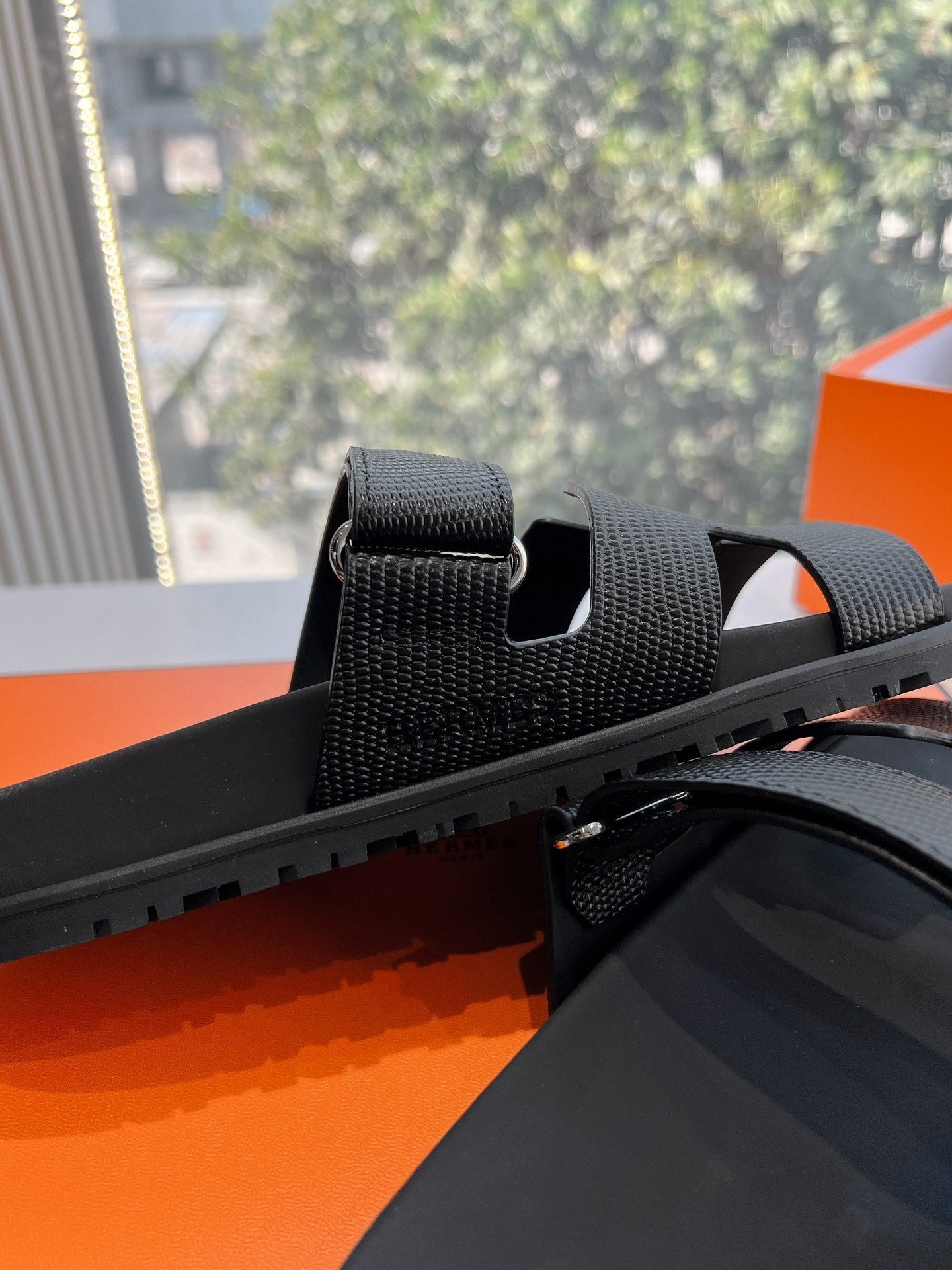 CHYPRE SANDAL IN BLACK SHINY GRAINED CALFSKIN、mysite、Cacoeks