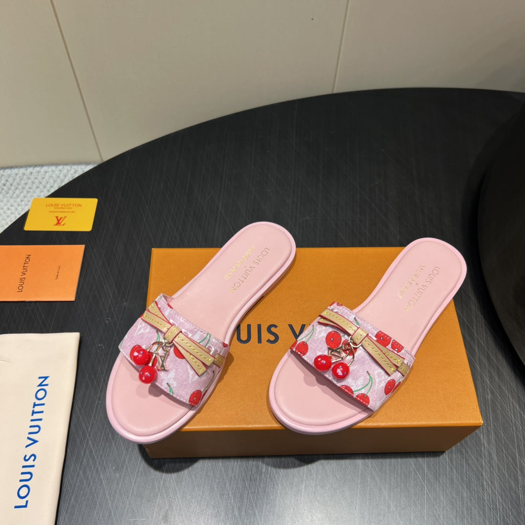 LV SLIDE SANDALS 25S IN LIGHT PINK DENIM AND CALFSKIN WITH CHERRY BLOSSOM BUCKLE、mysite、Cacoeks