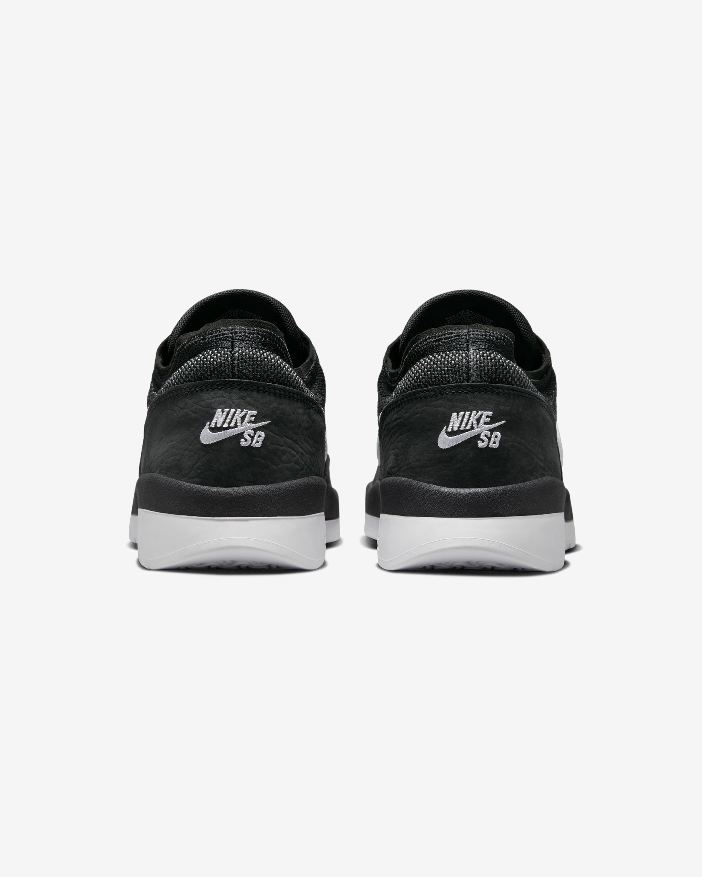 NIKE SB PS8 - BLACK/ WHITE