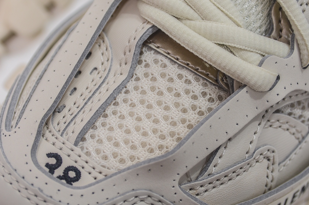 Balenciaga Track Trainer in Beige、mysite、Cacoeks